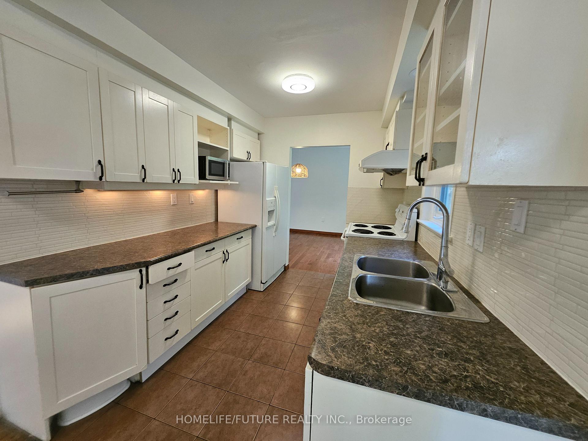 Photo 5 of 27 Ringwood Crescent, North York, Henry Farm — HOMEH