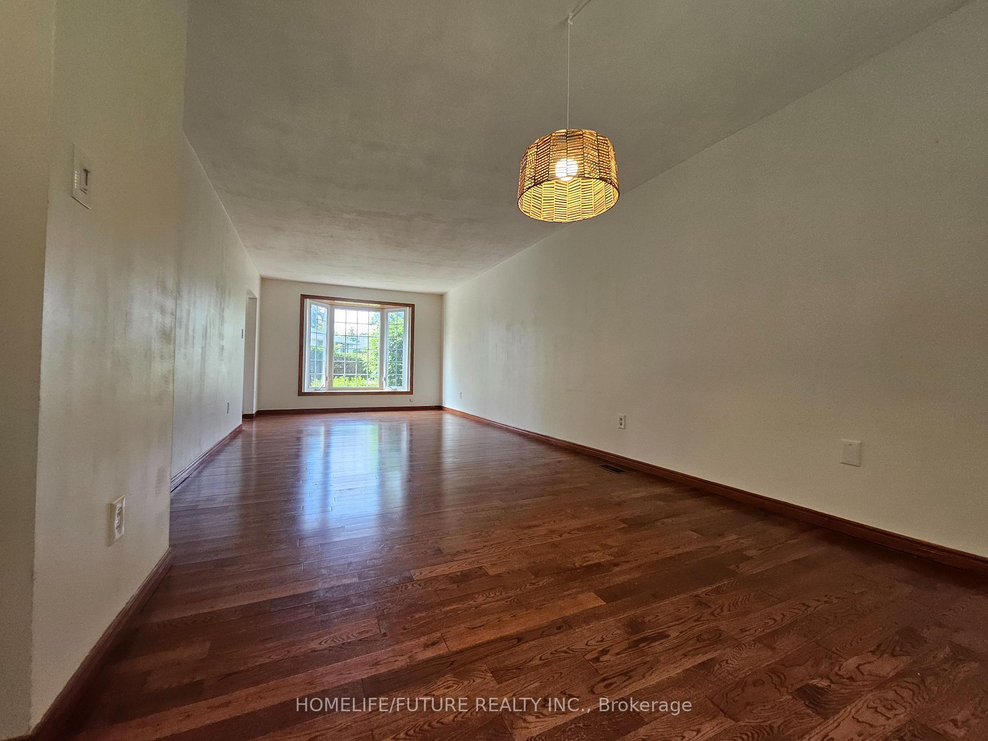 Photo 9 of 27 Ringwood Crescent, North York, Henry Farm — HOMEH