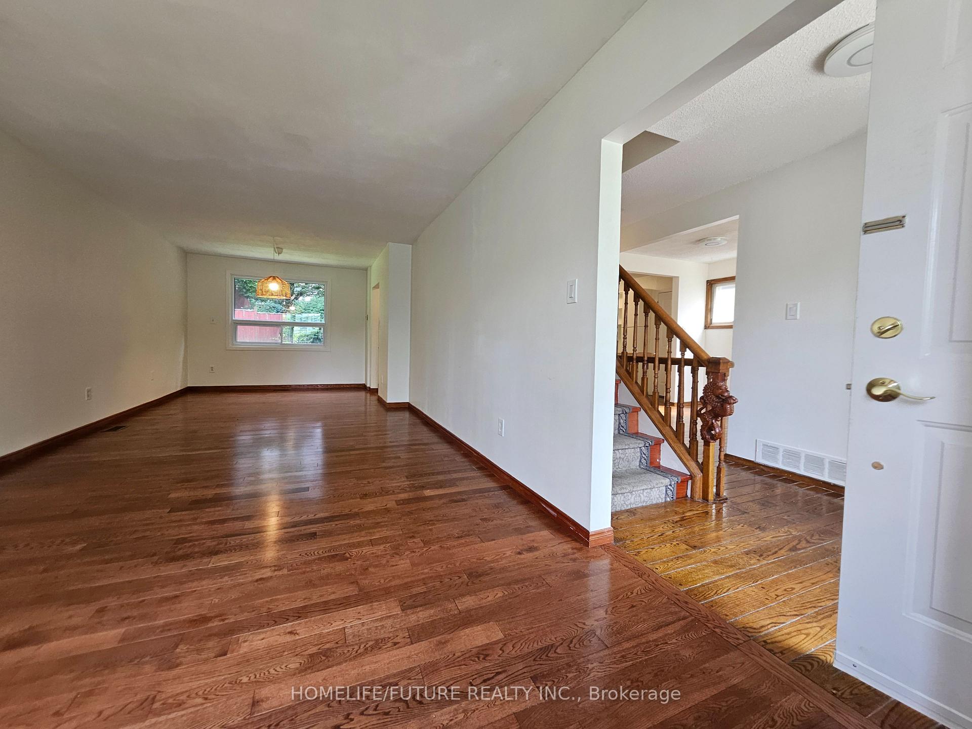 Photo 10 of 27 Ringwood Crescent, North York, Henry Farm — HOMEH