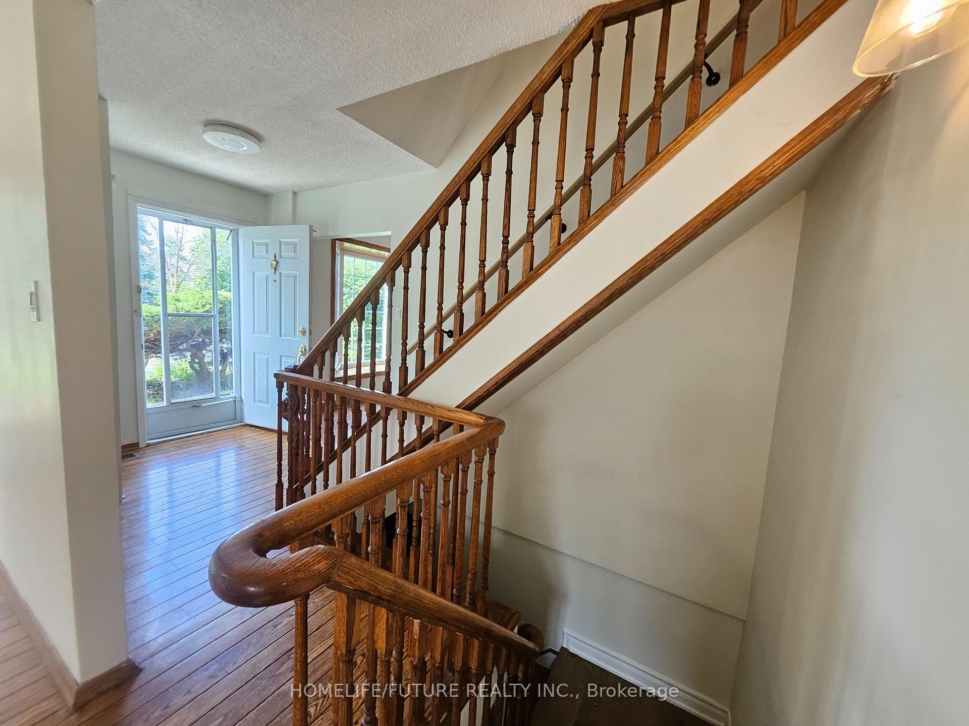 Photo 13 of 27 Ringwood Crescent, North York, Henry Farm — HOMEH