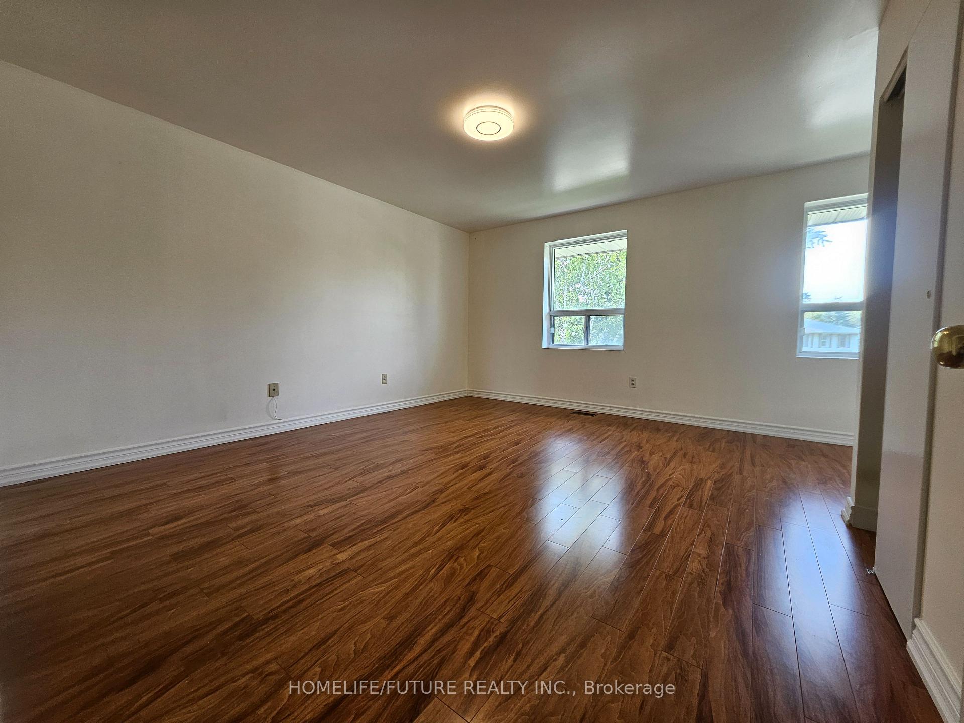 Photo 17 of 27 Ringwood Crescent, North York, Henry Farm — HOMEH