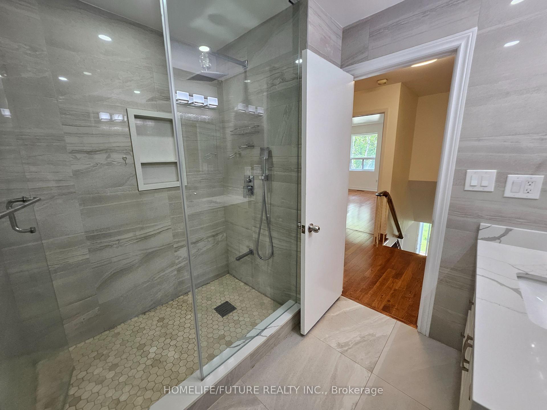 Photo 20 of 27 Ringwood Crescent, North York, Henry Farm — HOMEH