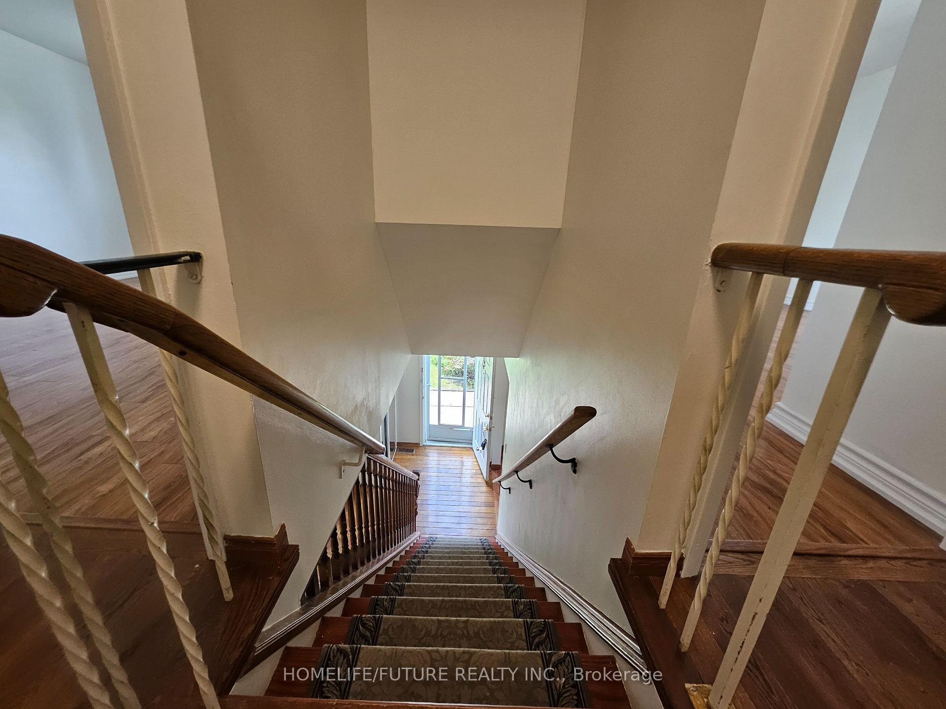 Photo 23 of 27 Ringwood Crescent, North York, Henry Farm — HOMEH