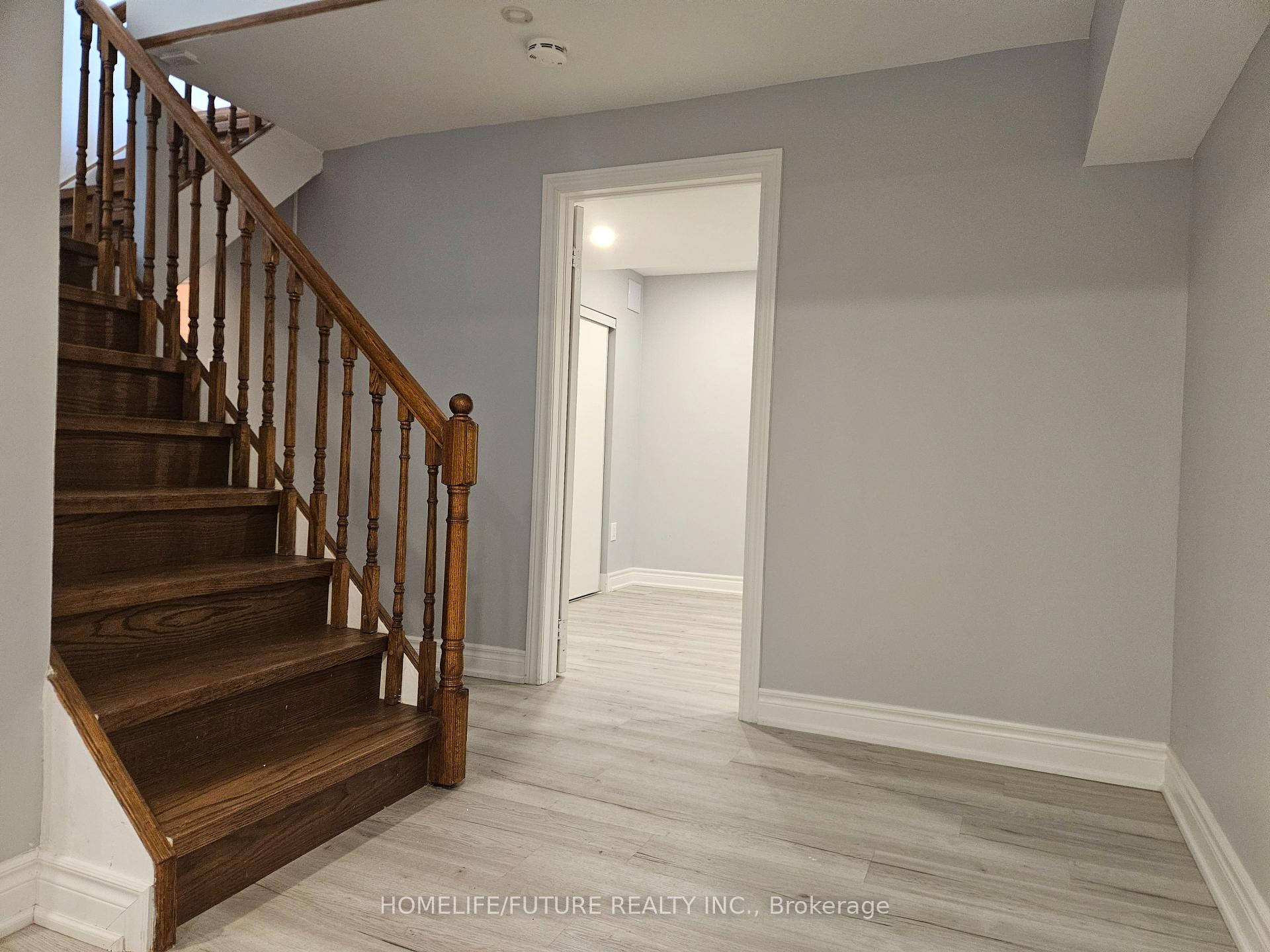Photo 24 of 27 Ringwood Crescent, North York, Henry Farm — HOMEH