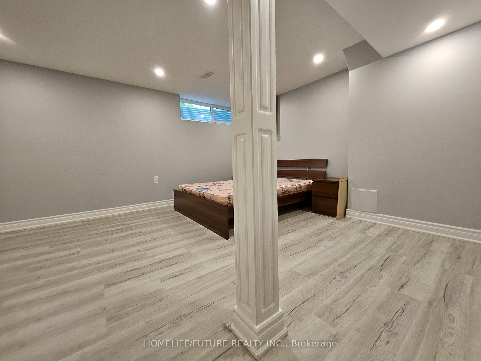 Photo 25 of 27 Ringwood Crescent, North York, Henry Farm — HOMEH