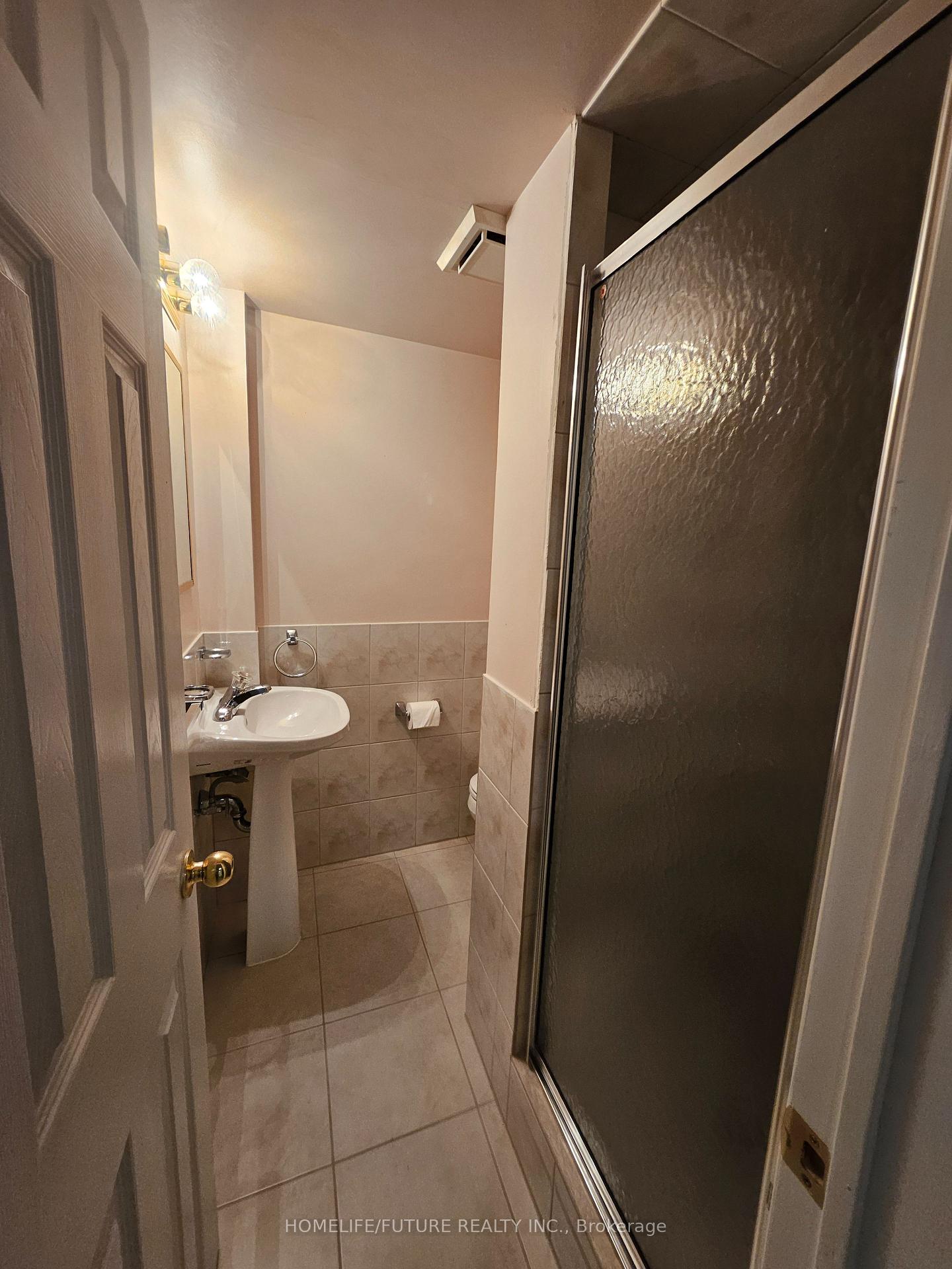 Photo 27 of 27 Ringwood Crescent, North York, Henry Farm — HOMEH