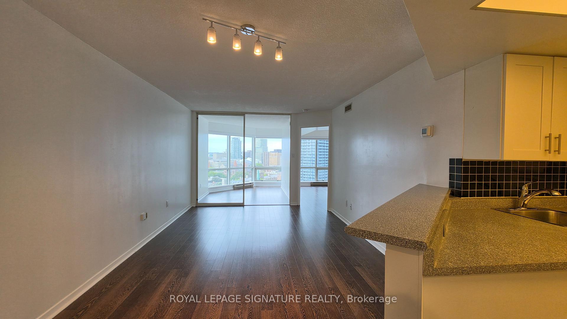 Photo 3 of Unit 2019, 1001 Bay Street, Toronto, Bay Street Corridor — HOMEH