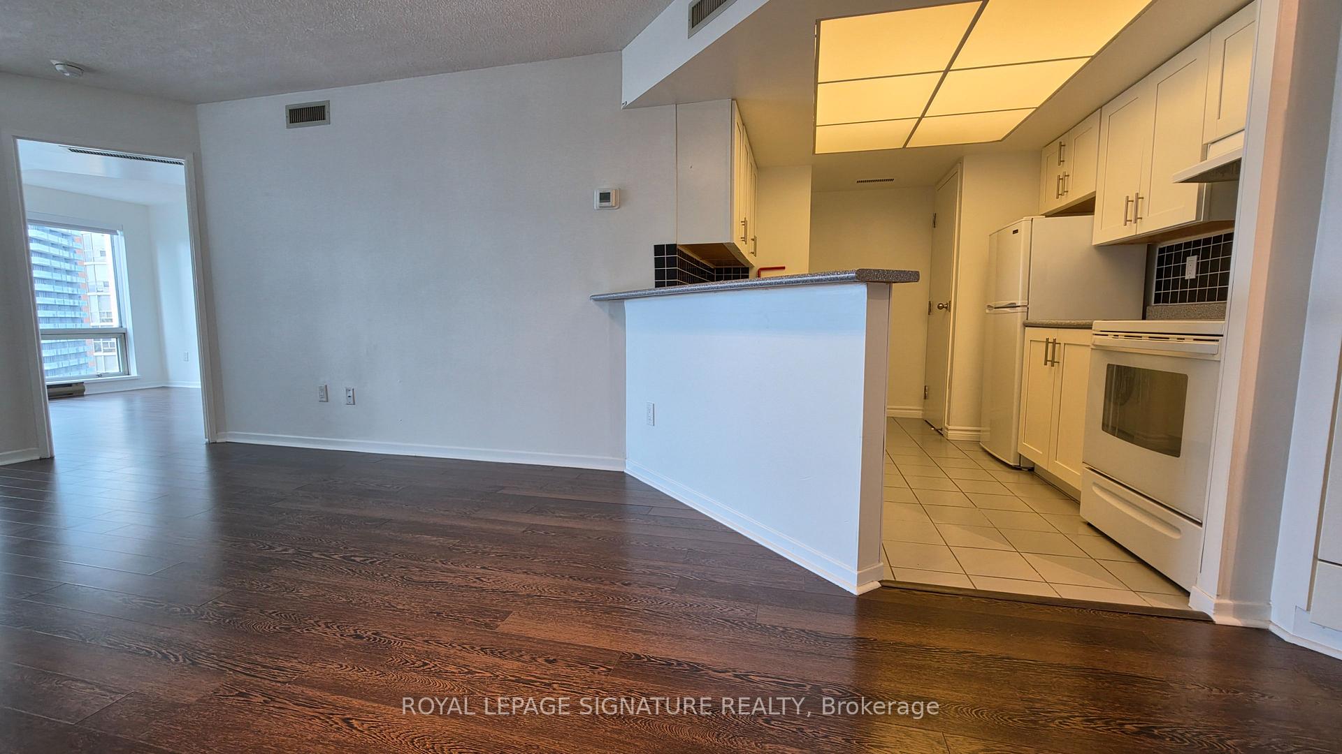 Photo 4 of Unit 2019, 1001 Bay Street, Toronto, Bay Street Corridor — HOMEH