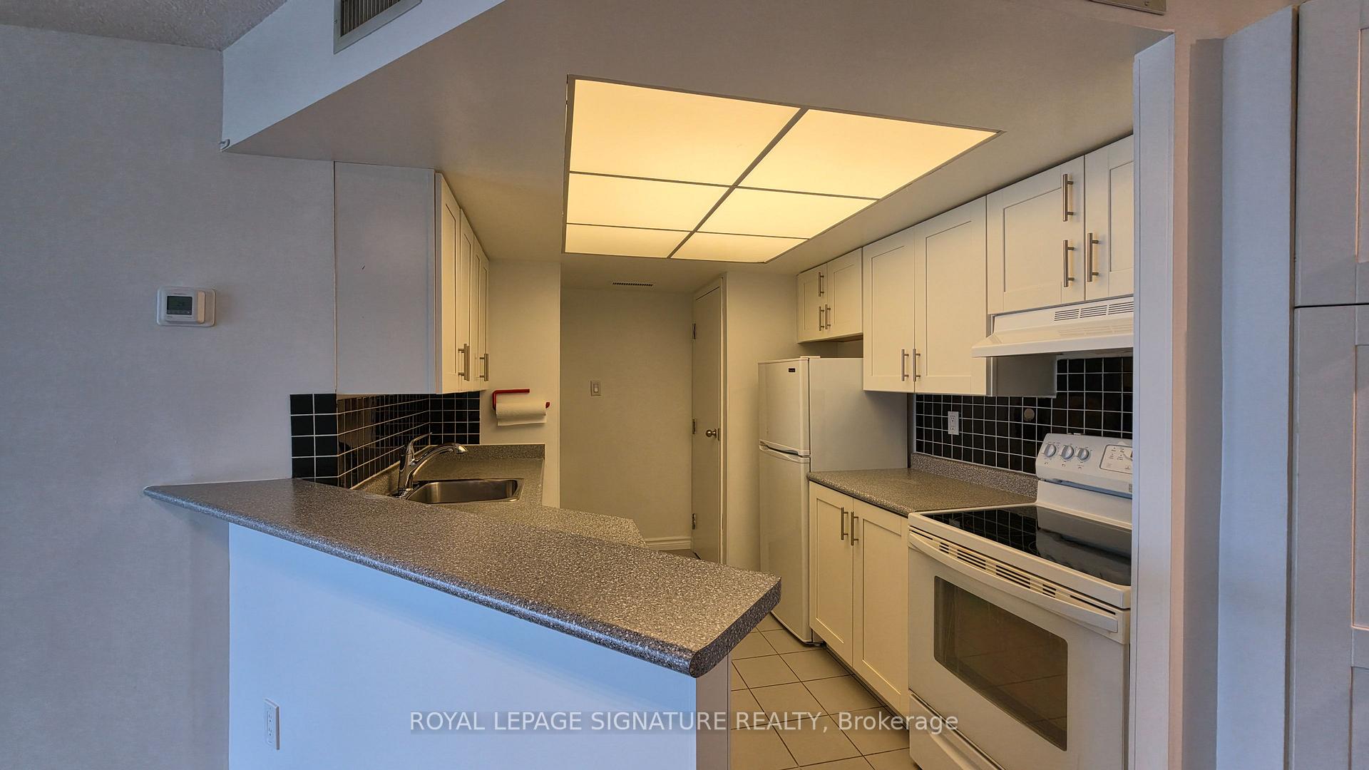 Photo 5 of Unit 2019, 1001 Bay Street, Toronto, Bay Street Corridor — HOMEH