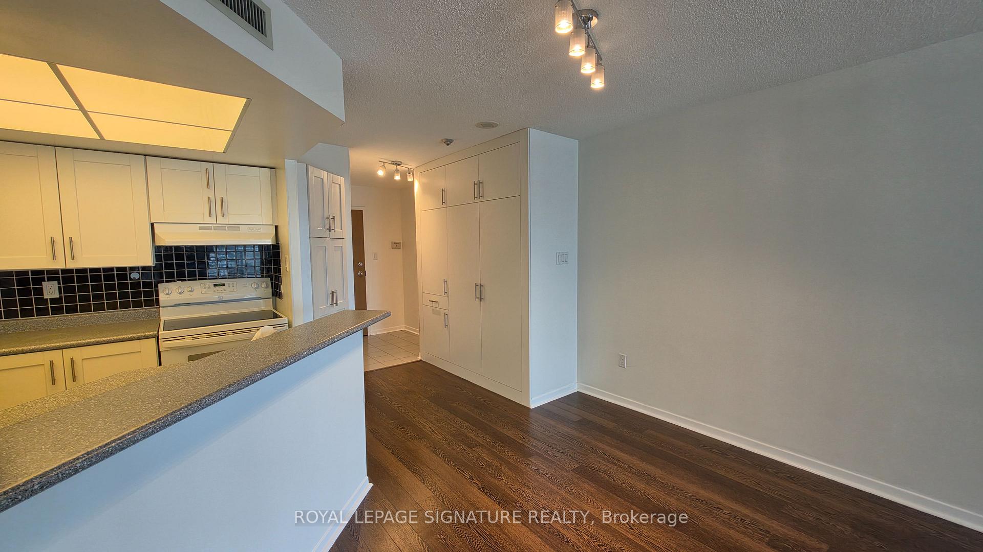 Photo 6 of Unit 2019, 1001 Bay Street, Toronto, Bay Street Corridor — HOMEH