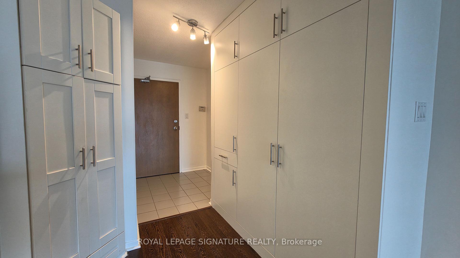 Photo 7 of Unit 2019, 1001 Bay Street, Toronto, Bay Street Corridor — HOMEH