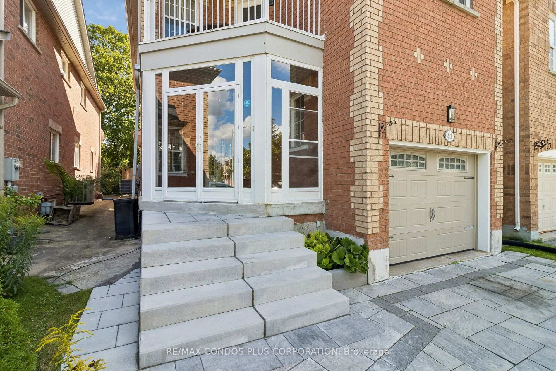 Photo 3 of 41 Maroon Drive, Richmond Hill, Oak Ridges Lake Wilcox — HOMEH