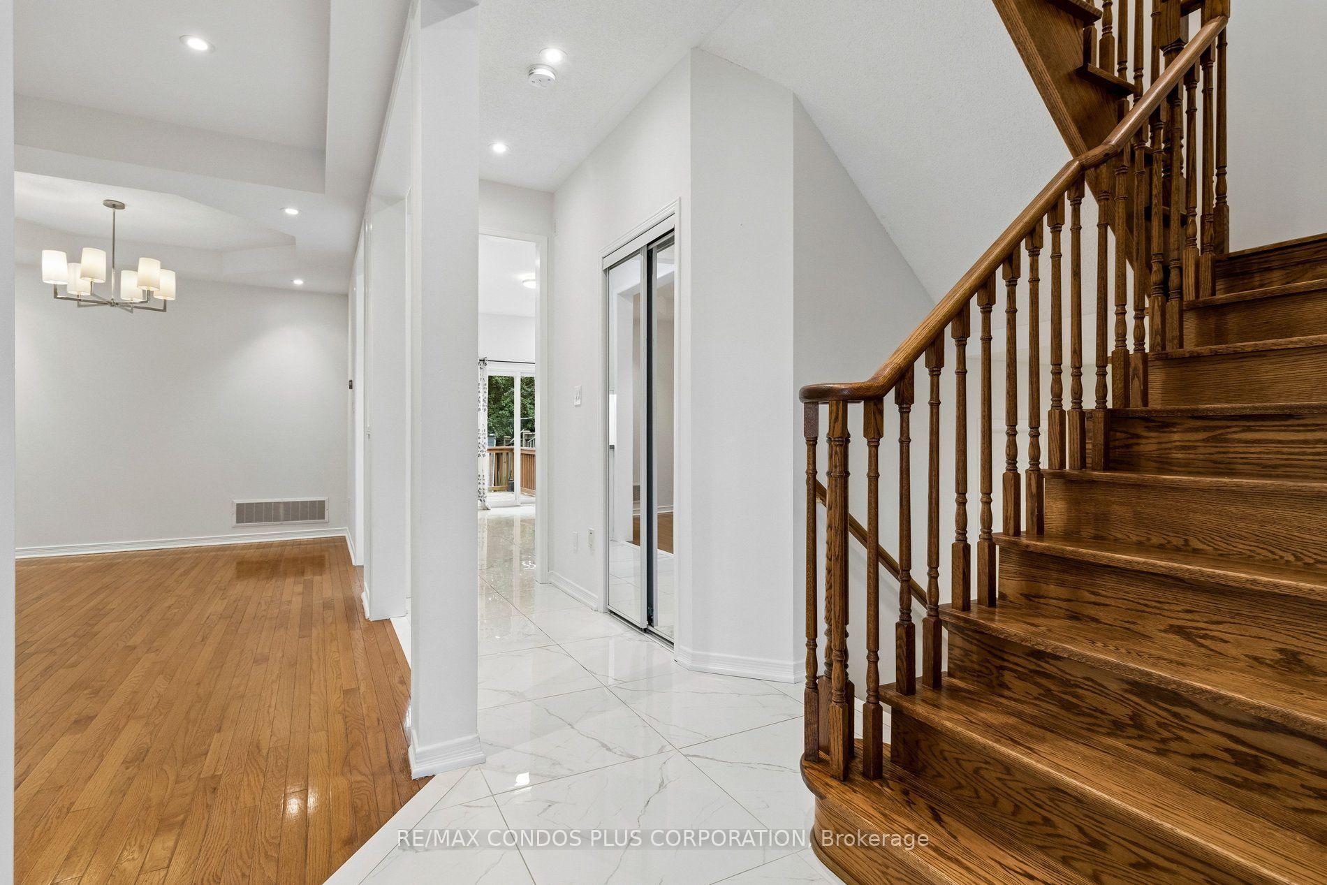 Photo 5 of 41 Maroon Drive, Richmond Hill, Oak Ridges Lake Wilcox — HOMEH