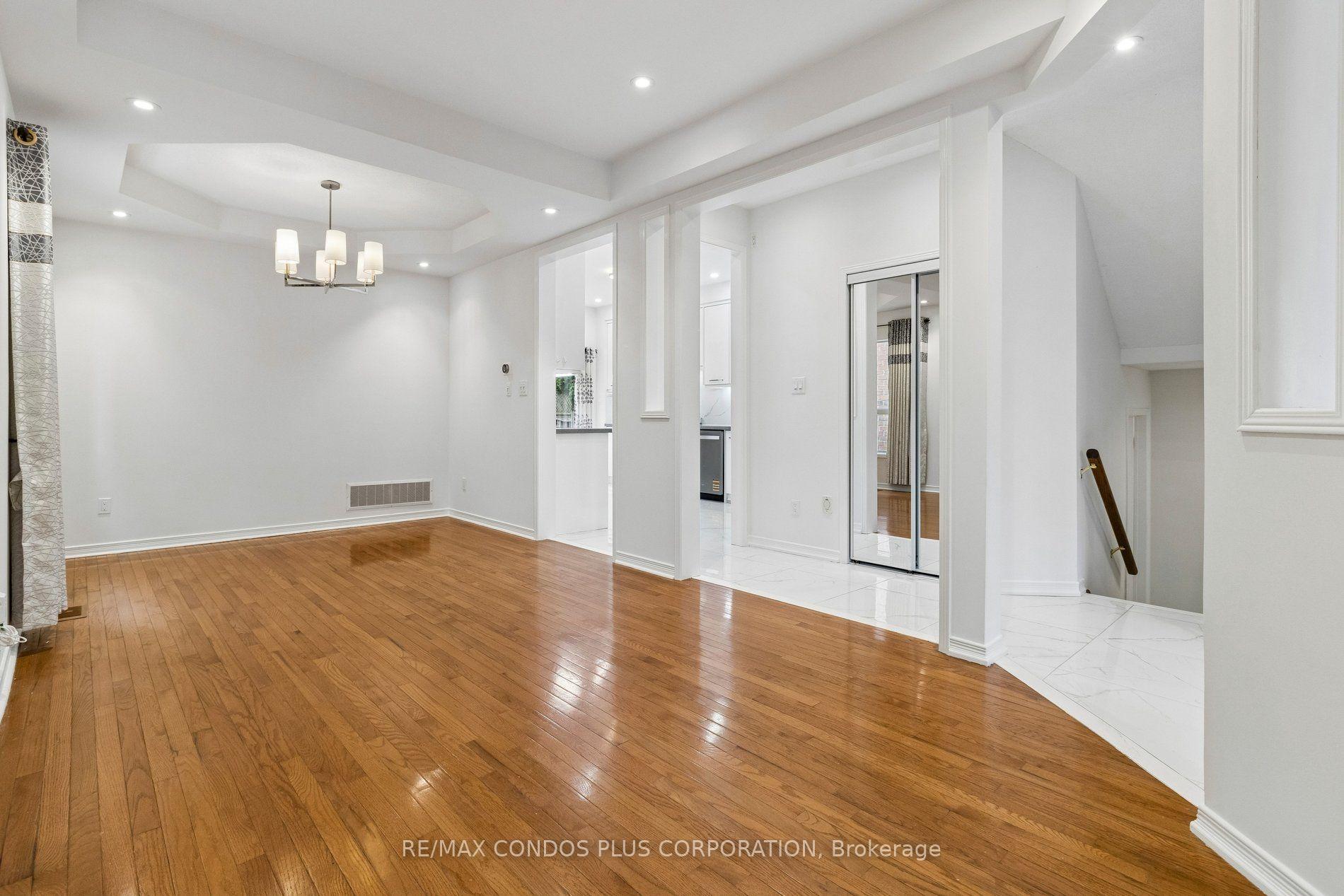Photo 8 of 41 Maroon Drive, Richmond Hill, Oak Ridges Lake Wilcox — HOMEH