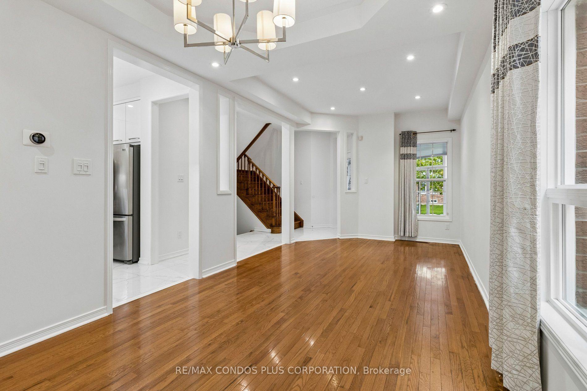 Photo 9 of 41 Maroon Drive, Richmond Hill, Oak Ridges Lake Wilcox — HOMEH