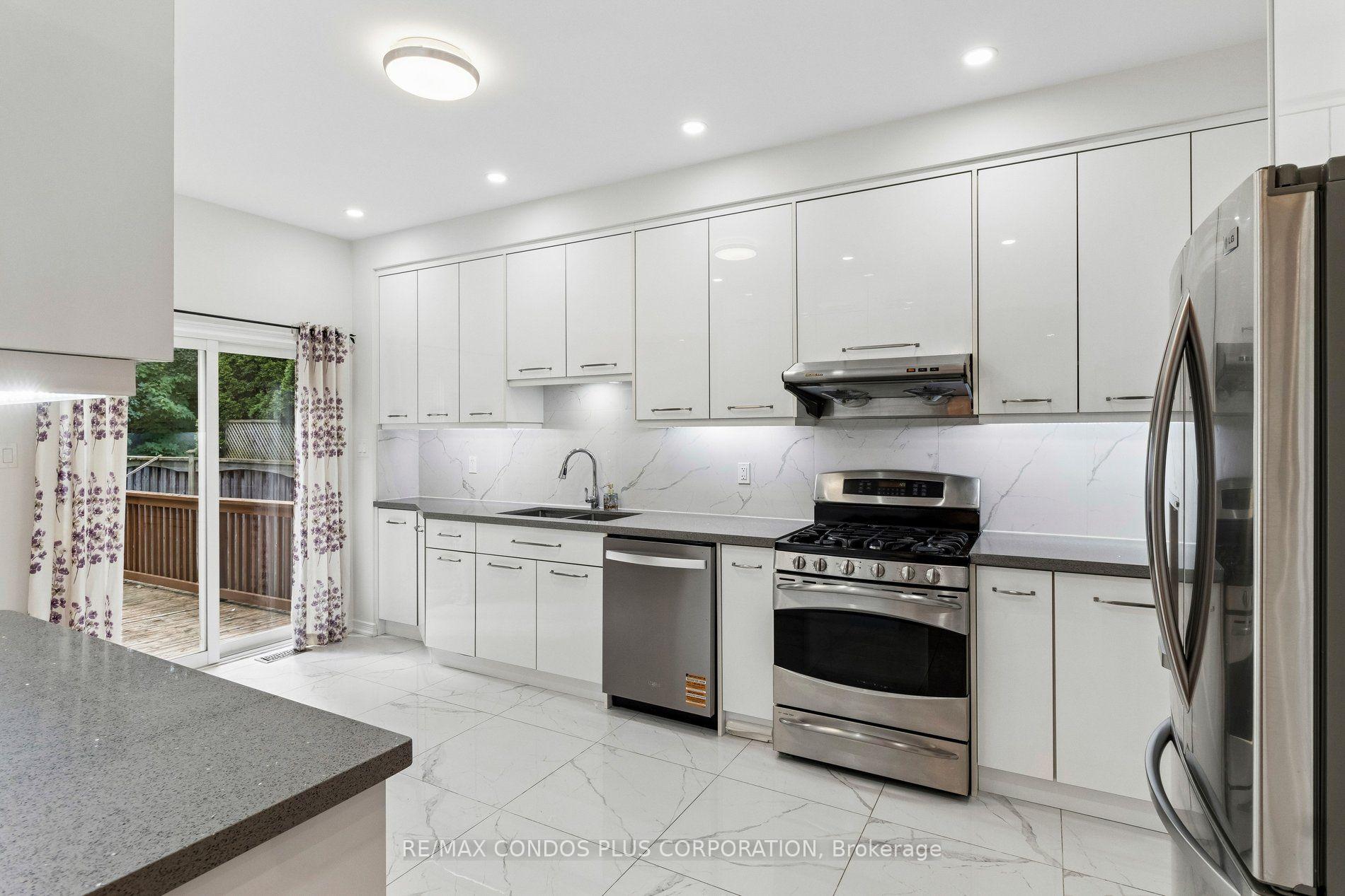 Photo 10 of 41 Maroon Drive, Richmond Hill, Oak Ridges Lake Wilcox — HOMEH