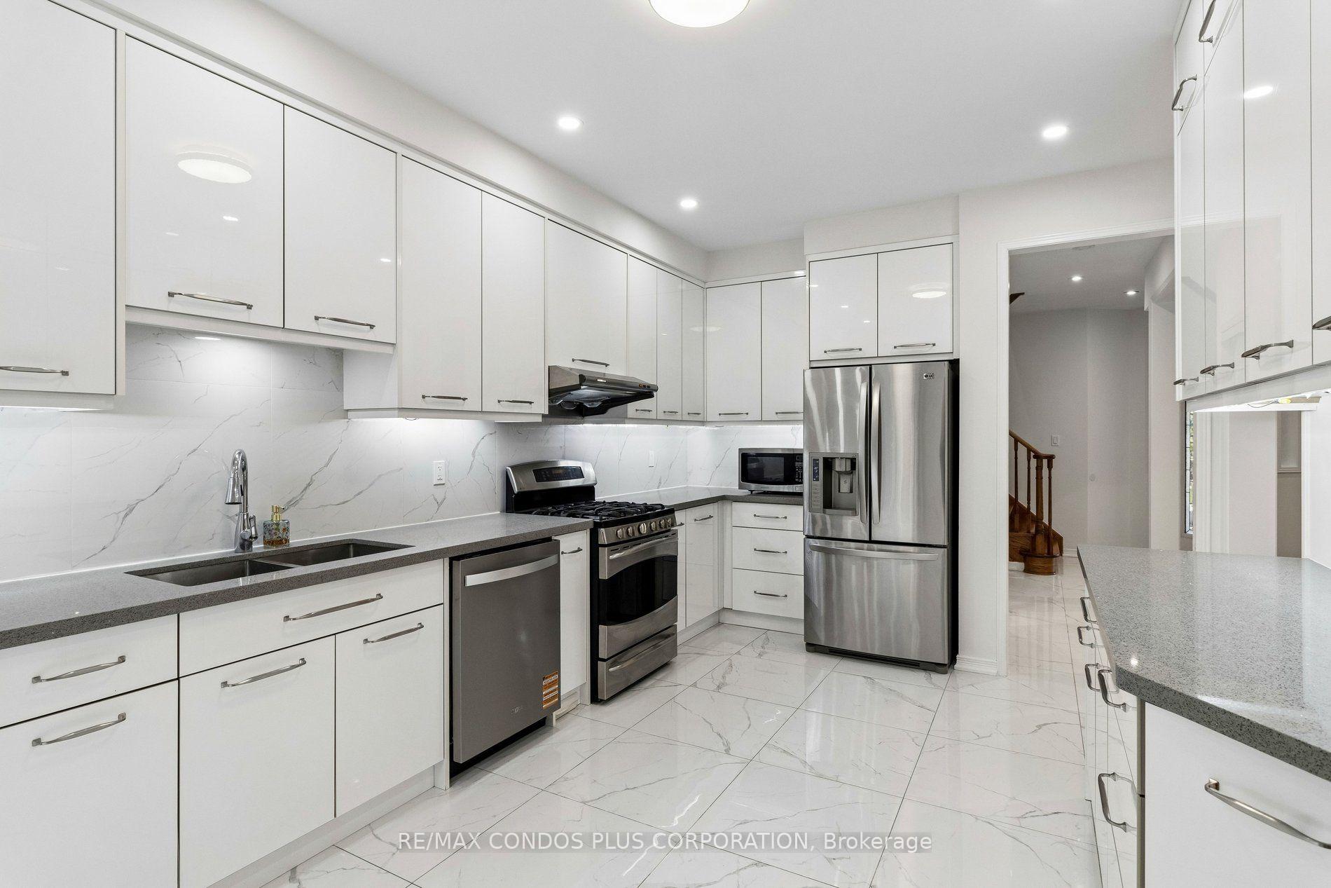 Photo 12 of 41 Maroon Drive, Richmond Hill, Oak Ridges Lake Wilcox — HOMEH