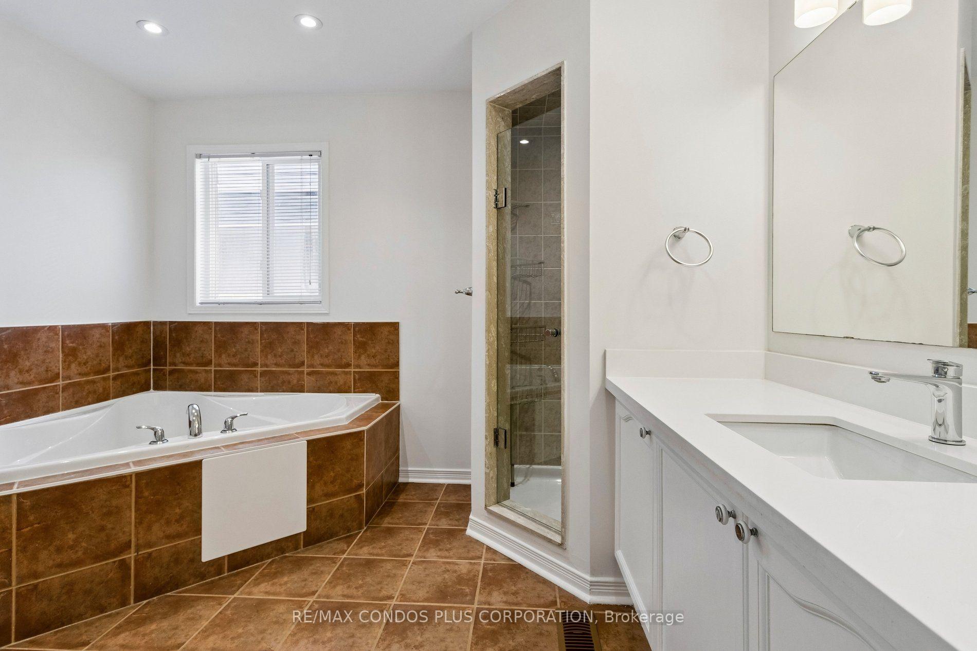 Photo 24 of 41 Maroon Drive, Richmond Hill, Oak Ridges Lake Wilcox — HOMEH