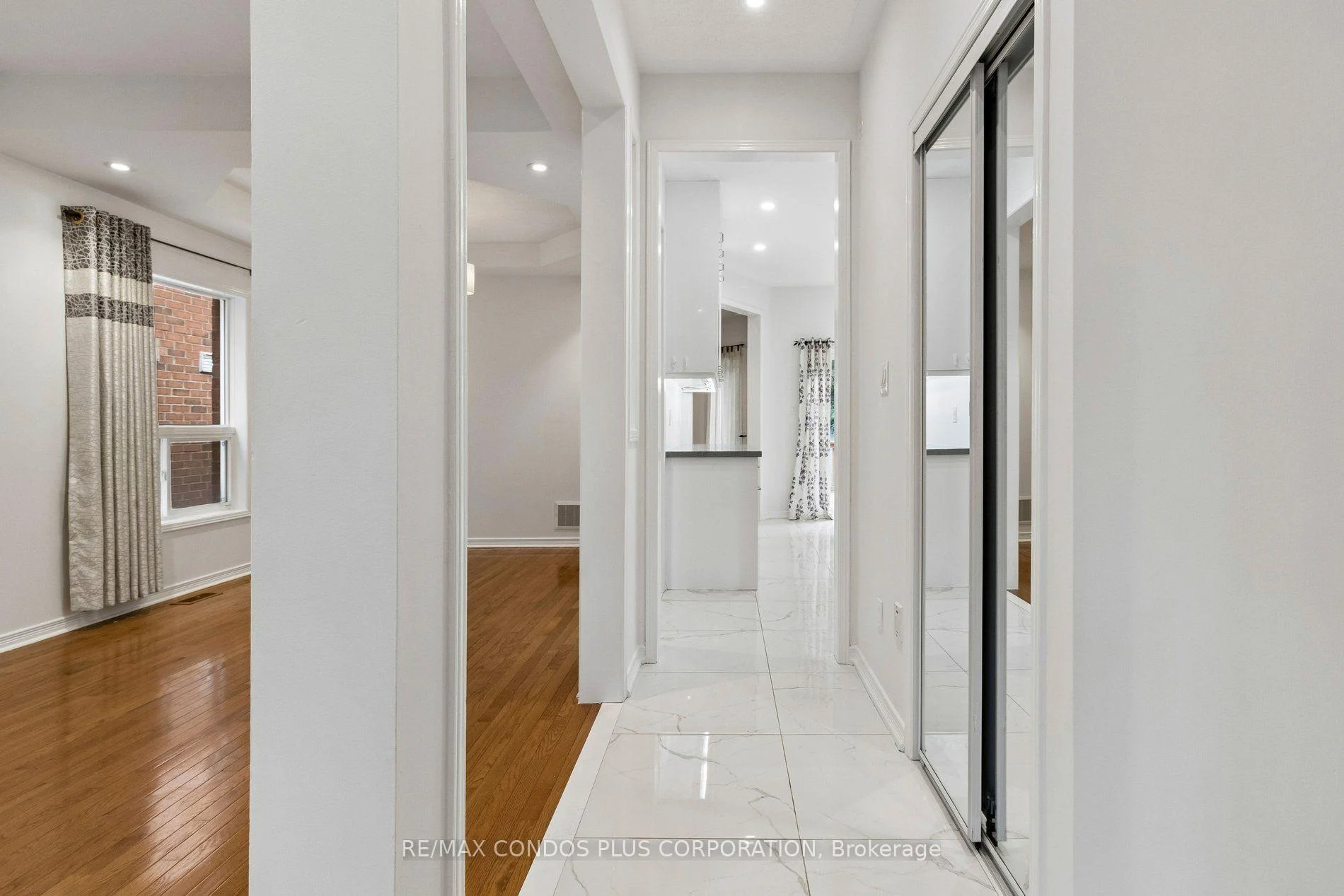 Photo 6 of 41 Maroon Drive, Richmond Hill, Oak Ridges Lake Wilcox — HOMEH