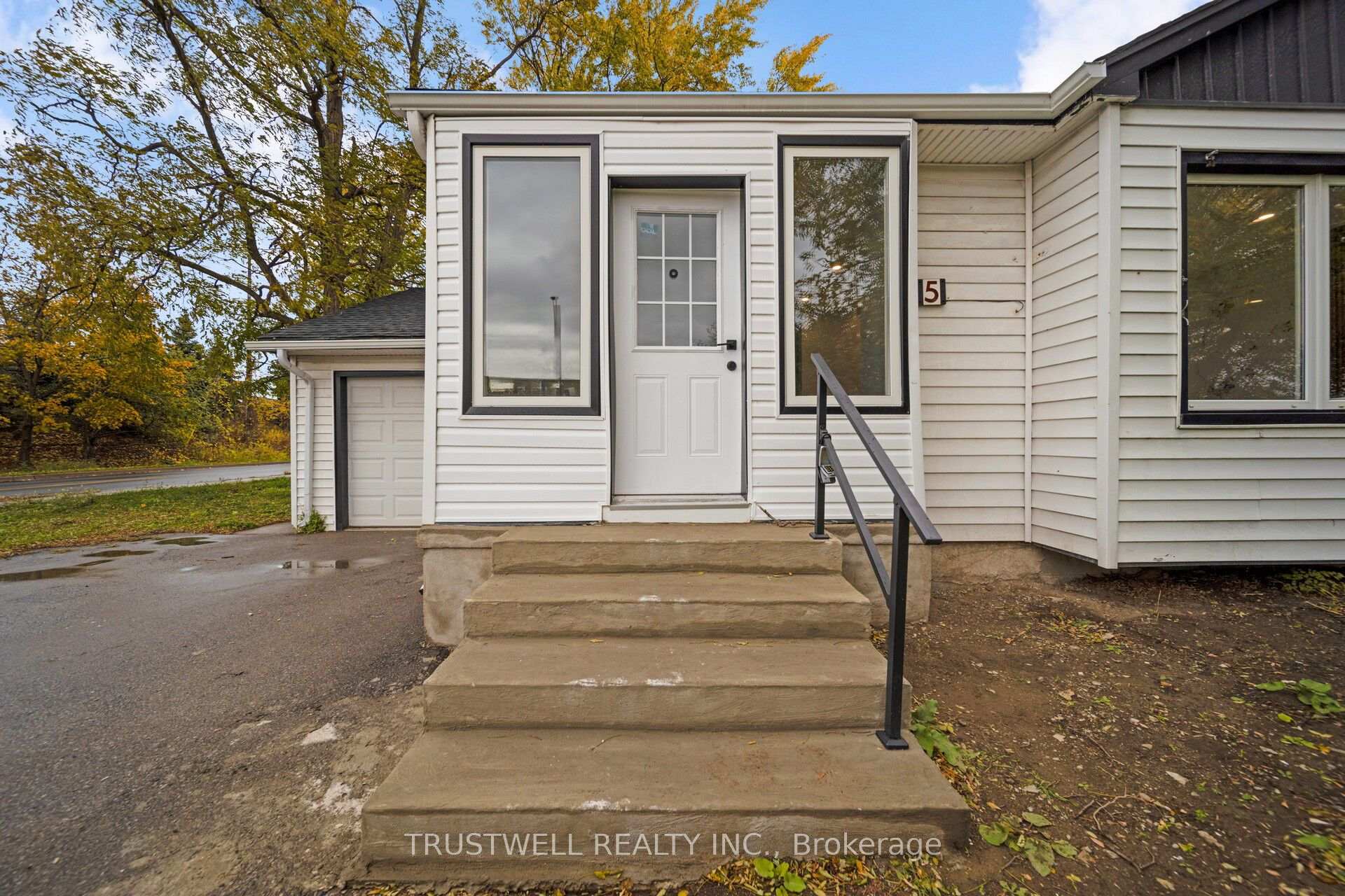Photo 4 of 5 Meadowvale Drive, St. Catharines, Lakeport — HOMEH