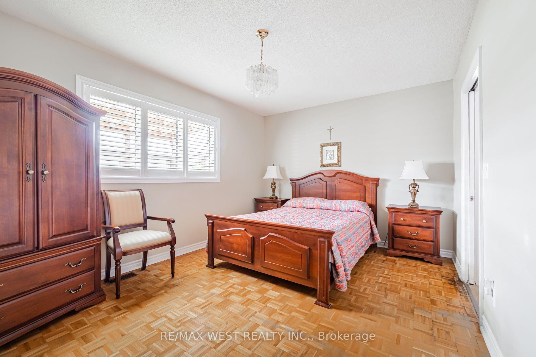 Photo of 382 Melville Avenue