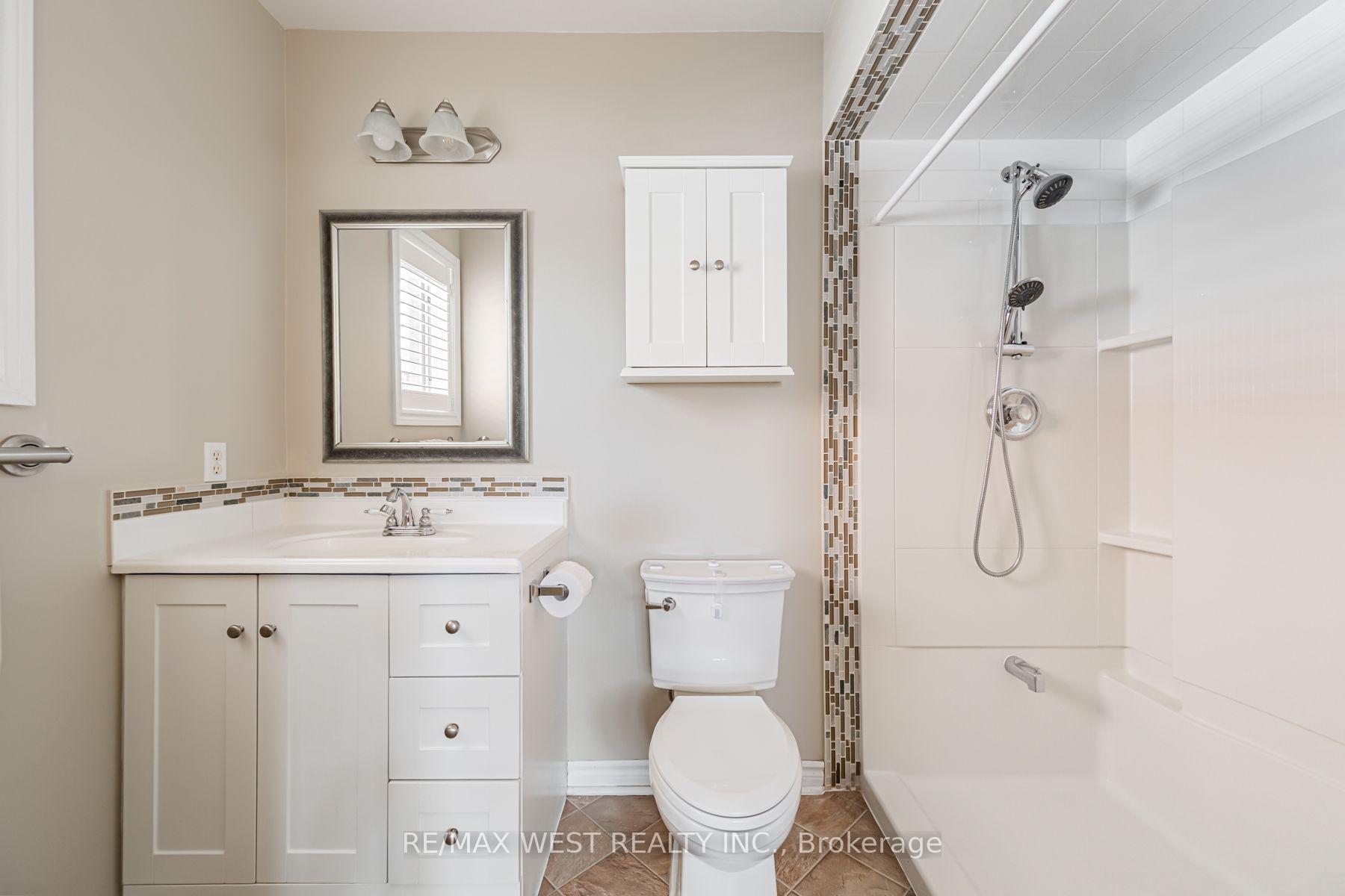 Photo 2 of 382 Melville Avenue, Vaughan, Maple — HOMEH