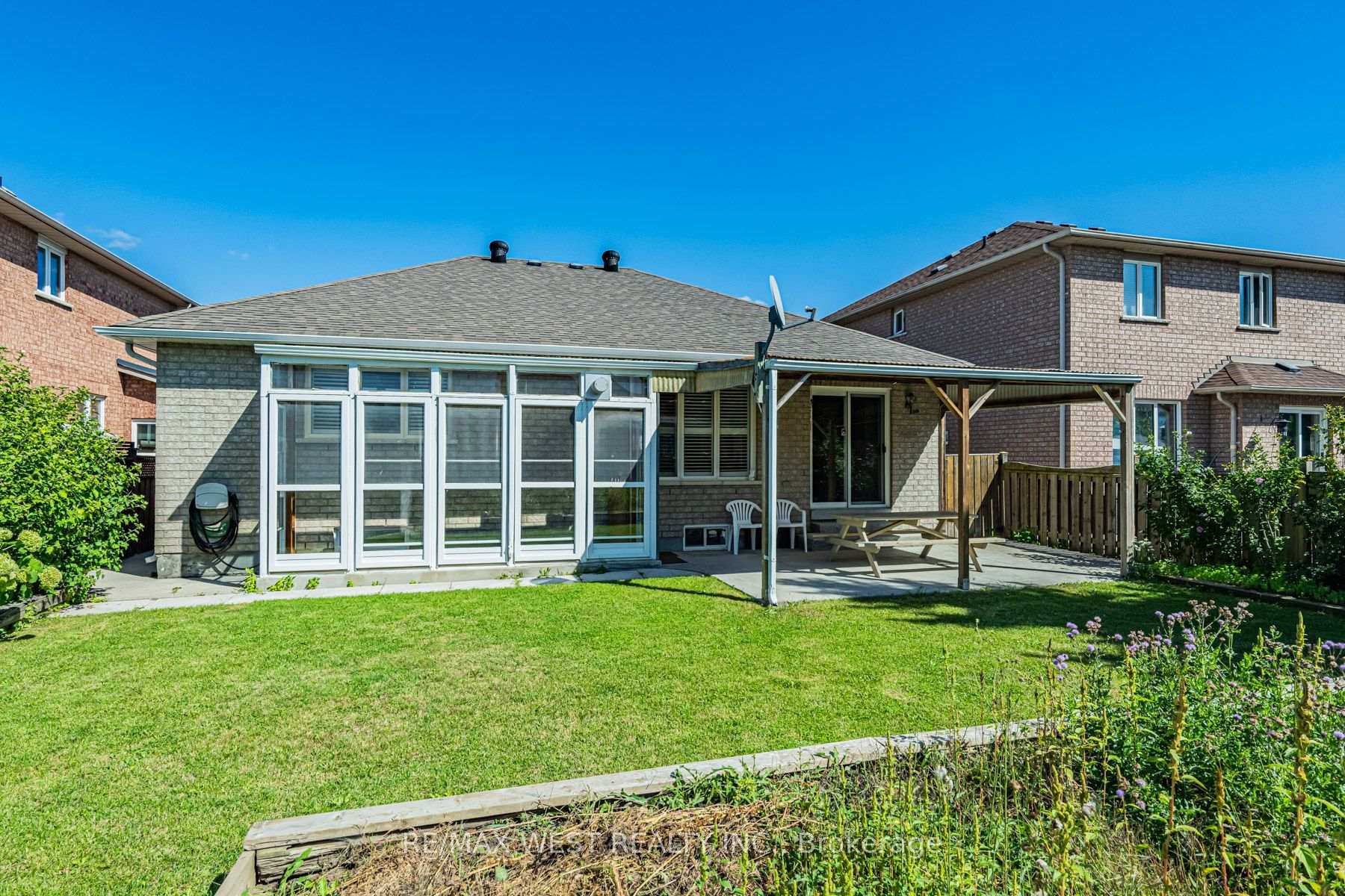 Photo 7 of 382 Melville Avenue, Vaughan, Maple — HOMEH