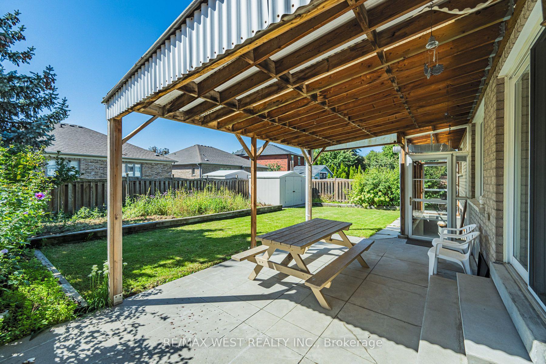 Photo 8 of 382 Melville Avenue, Vaughan, Maple — HOMEH