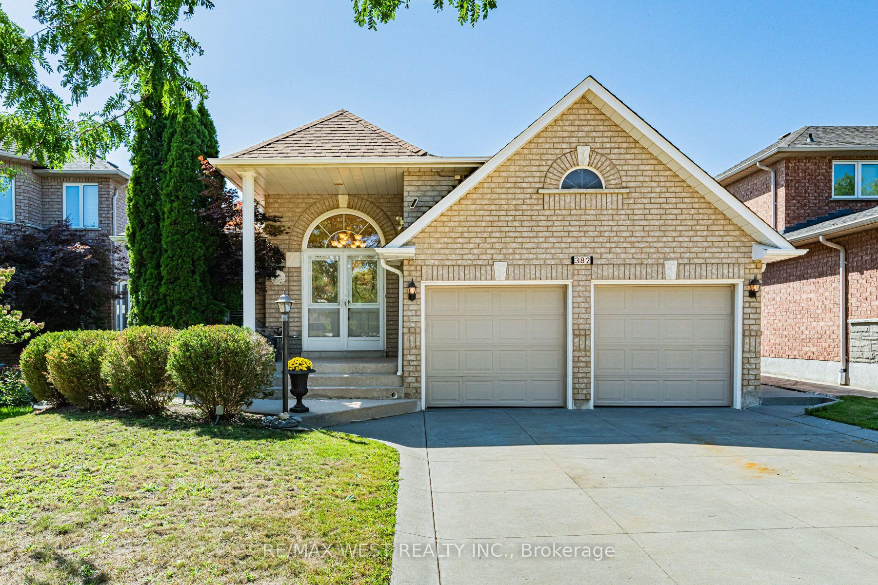 Photo 9 of 382 Melville Avenue, Vaughan, Maple — HOMEH
