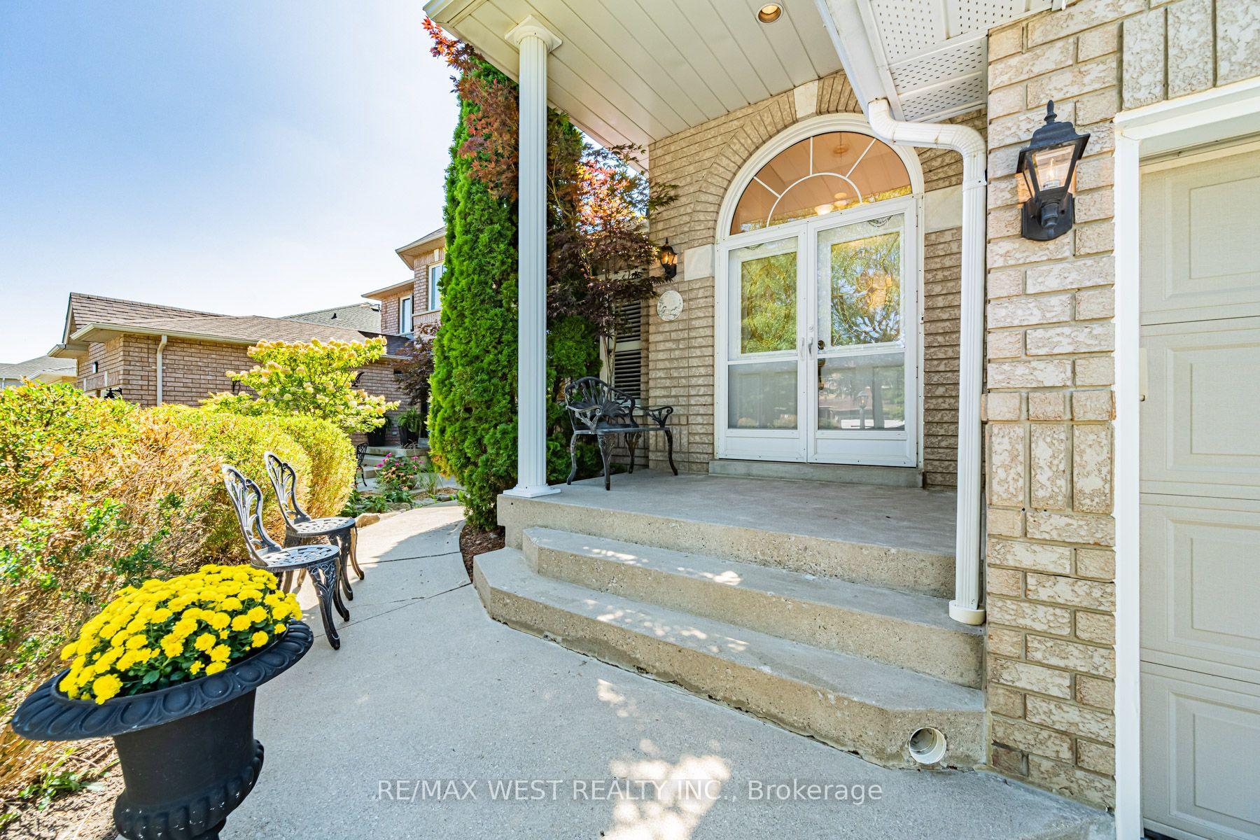 Photo 10 of 382 Melville Avenue, Vaughan, Maple — HOMEH