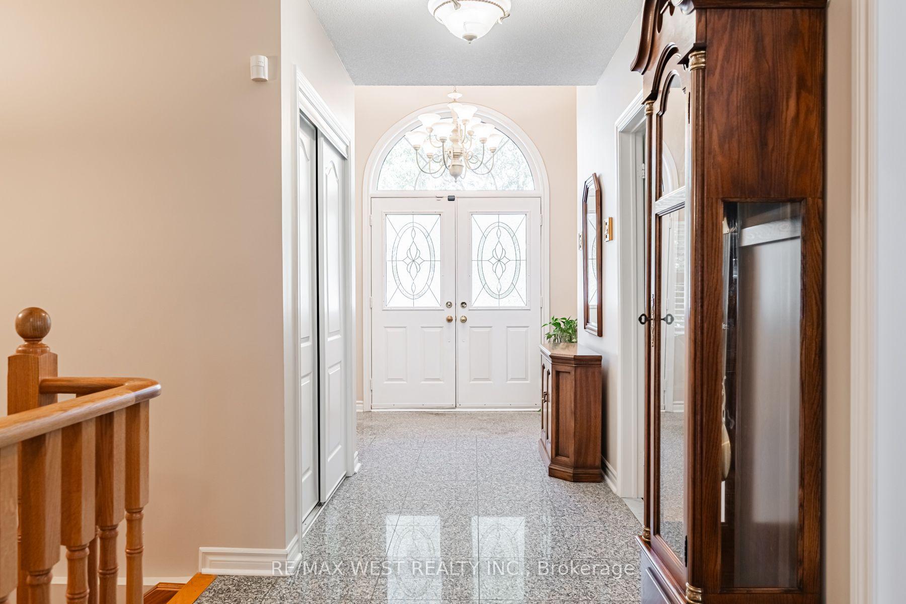 Photo 11 of 382 Melville Avenue, Vaughan, Maple — HOMEH