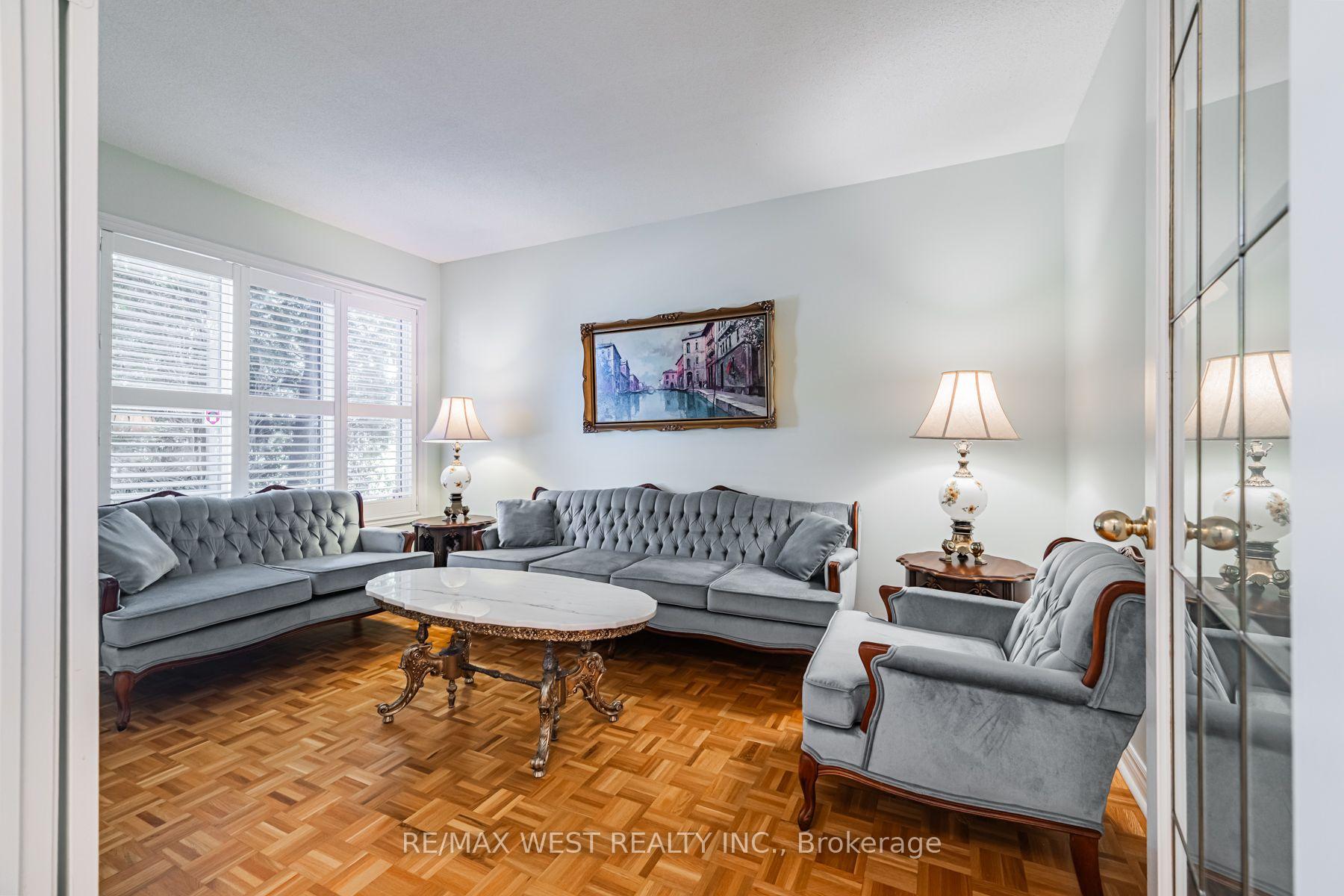 Photo 12 of 382 Melville Avenue, Vaughan, Maple — HOMEH
