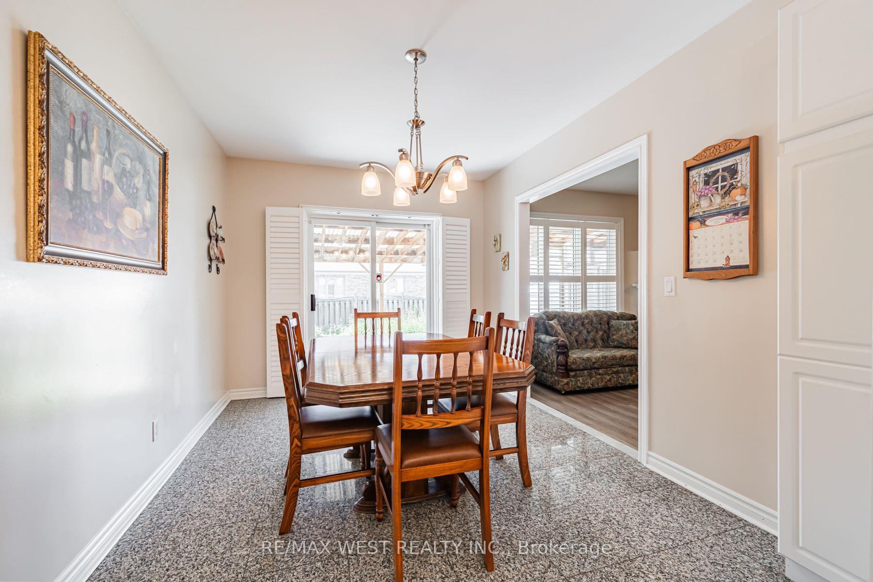 Photo 14 of 382 Melville Avenue, Vaughan, Maple — HOMEH