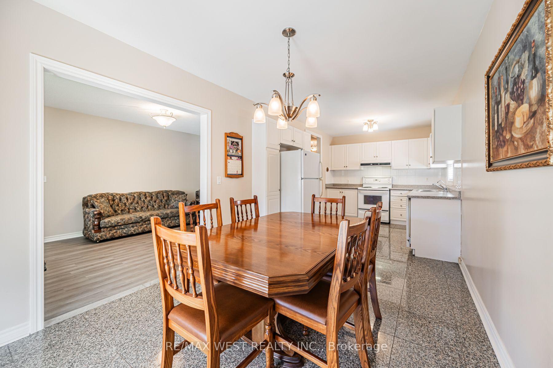 Photo 15 of 382 Melville Avenue, Vaughan, Maple — HOMEH