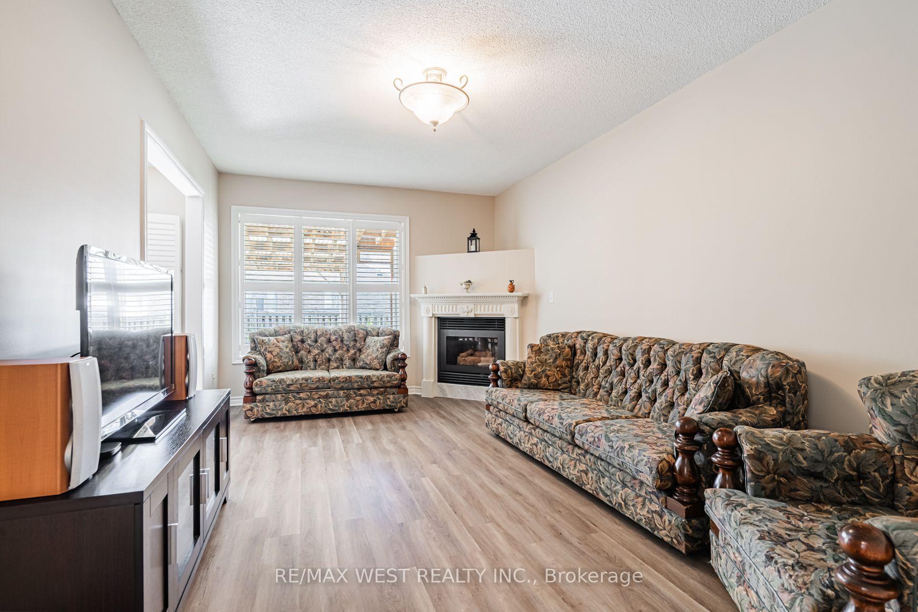 Photo 16 of 382 Melville Avenue, Vaughan, Maple — HOMEH