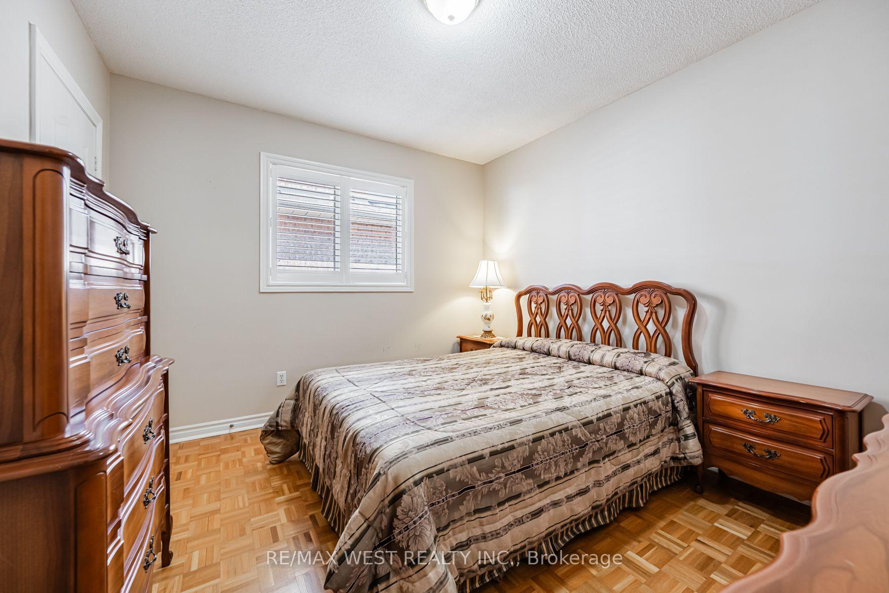 Photo 18 of 382 Melville Avenue, Vaughan, Maple — HOMEH