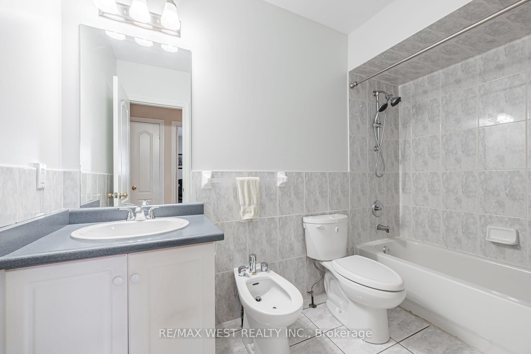 Photo 19 of 382 Melville Avenue, Vaughan, Maple — HOMEH