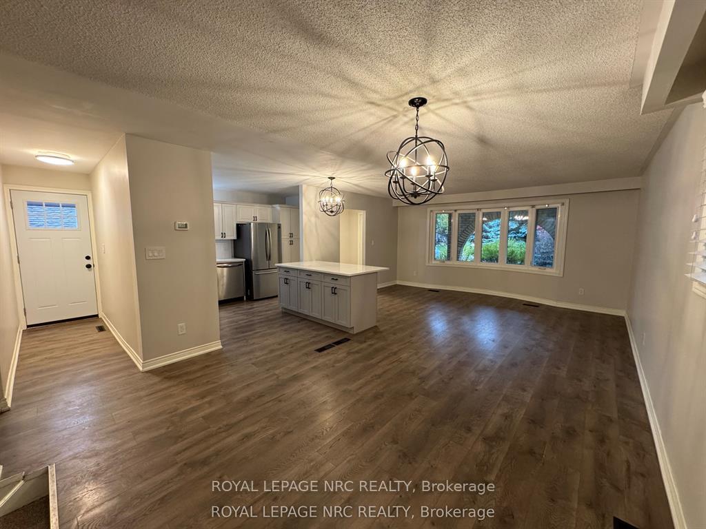 Photo 3 of 7 Blue Spruce Court, St. Catharines, Lakeport — HOMEH