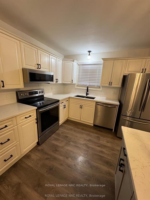 Photo 6 of 7 Blue Spruce Court, St. Catharines, Lakeport — HOMEH