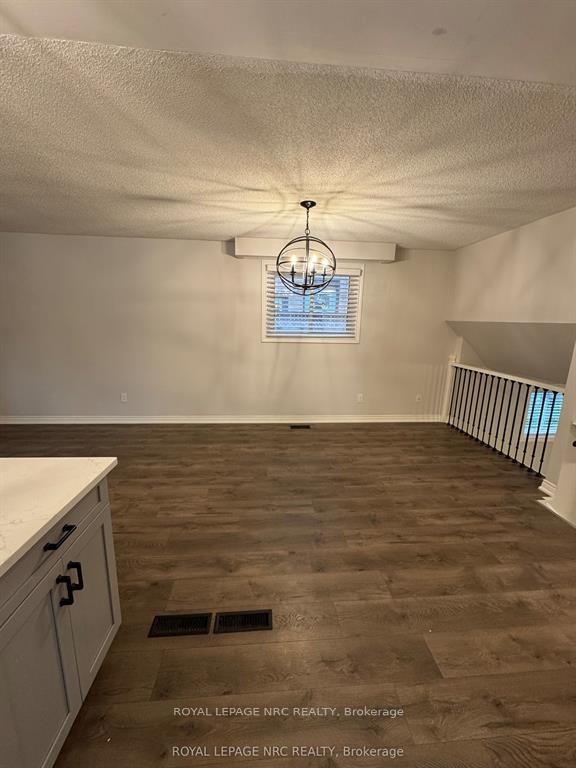 Photo 8 of 7 Blue Spruce Court, St. Catharines, Lakeport — HOMEH