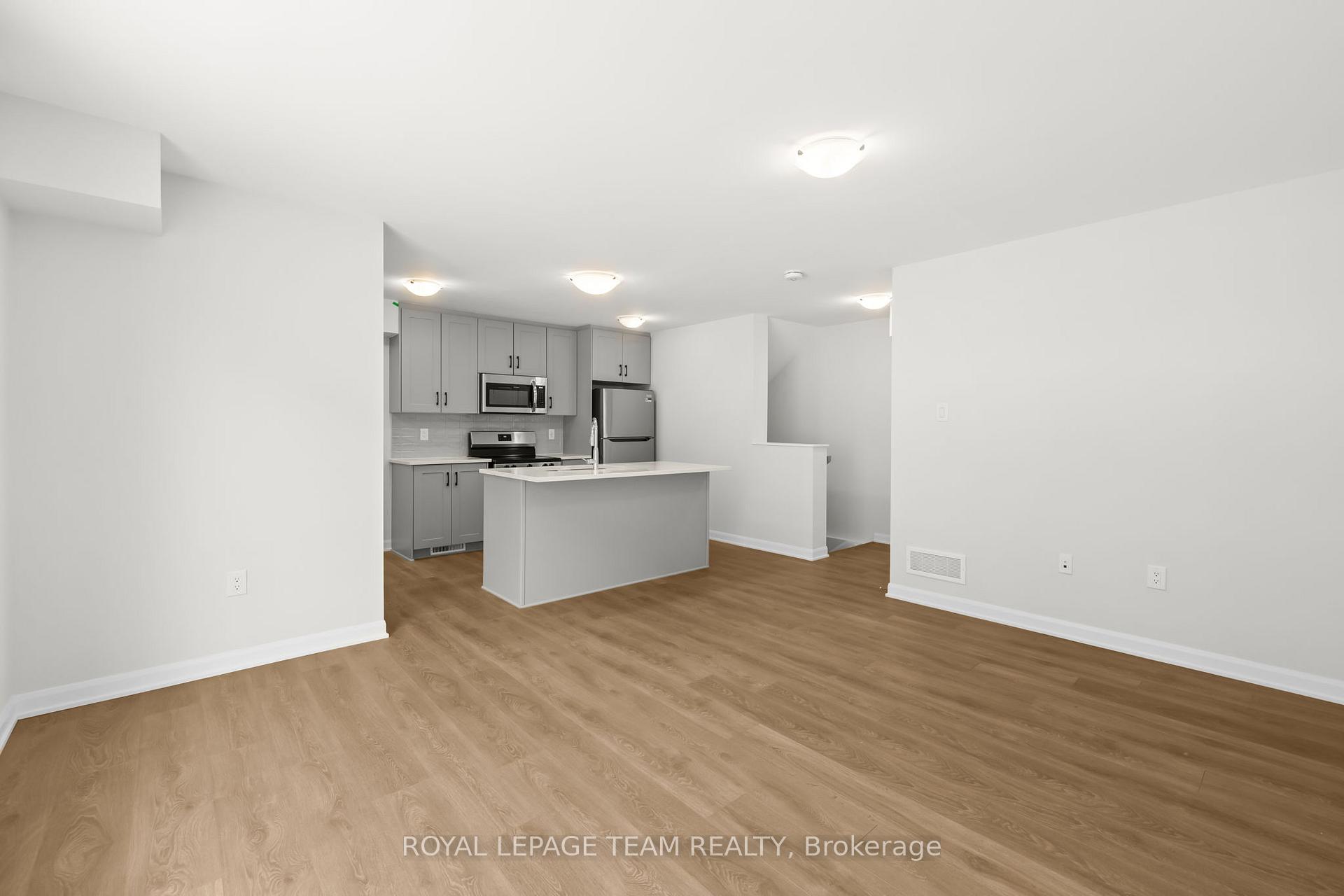 Photo 4 of 1108 Creekway Private, Ottawa, Kanata - Kanata Lakes/Heritage Hills — HOMEH