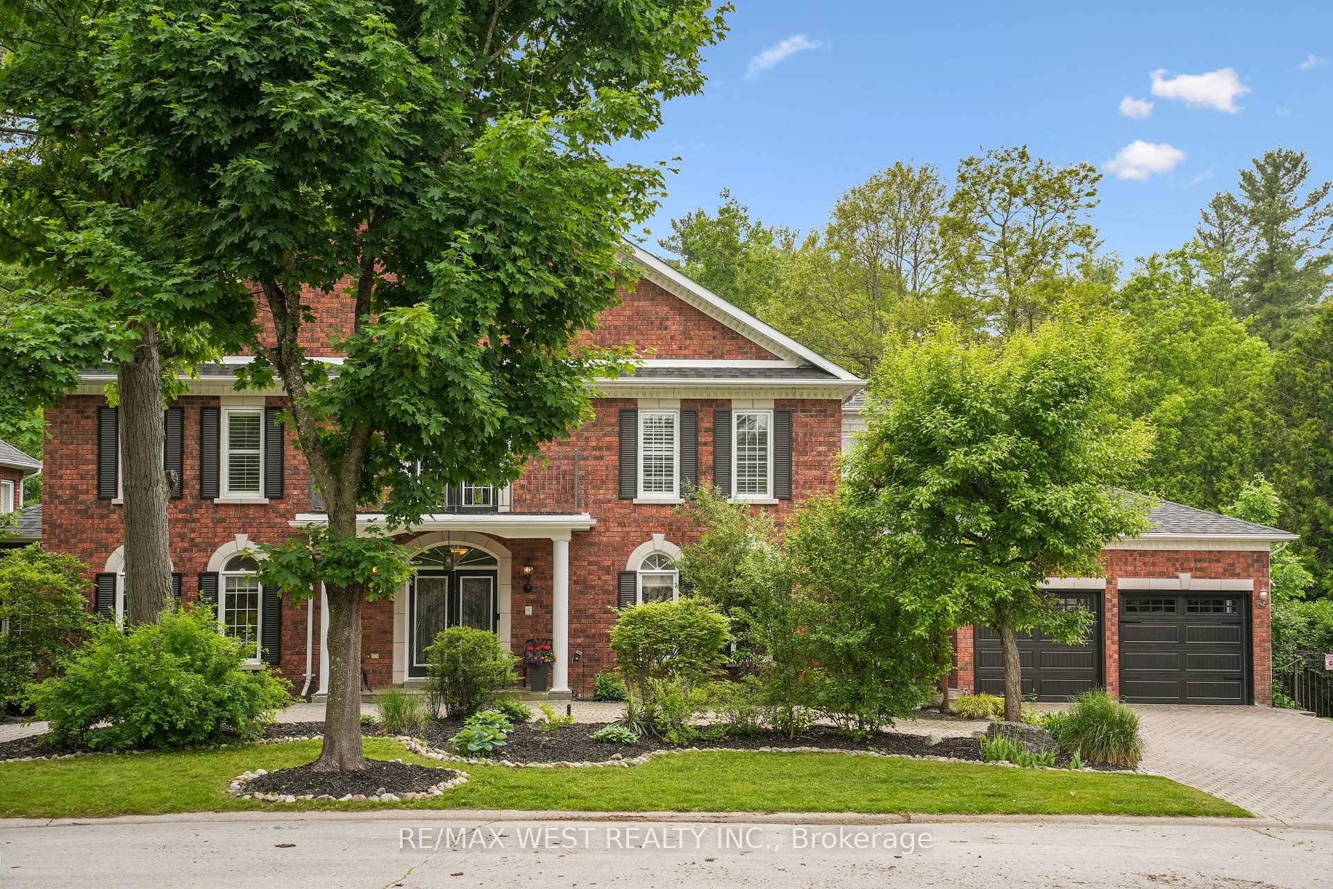 Photo 2 of 81 Woodview Drive, Pickering, Rougemount — HOMEH