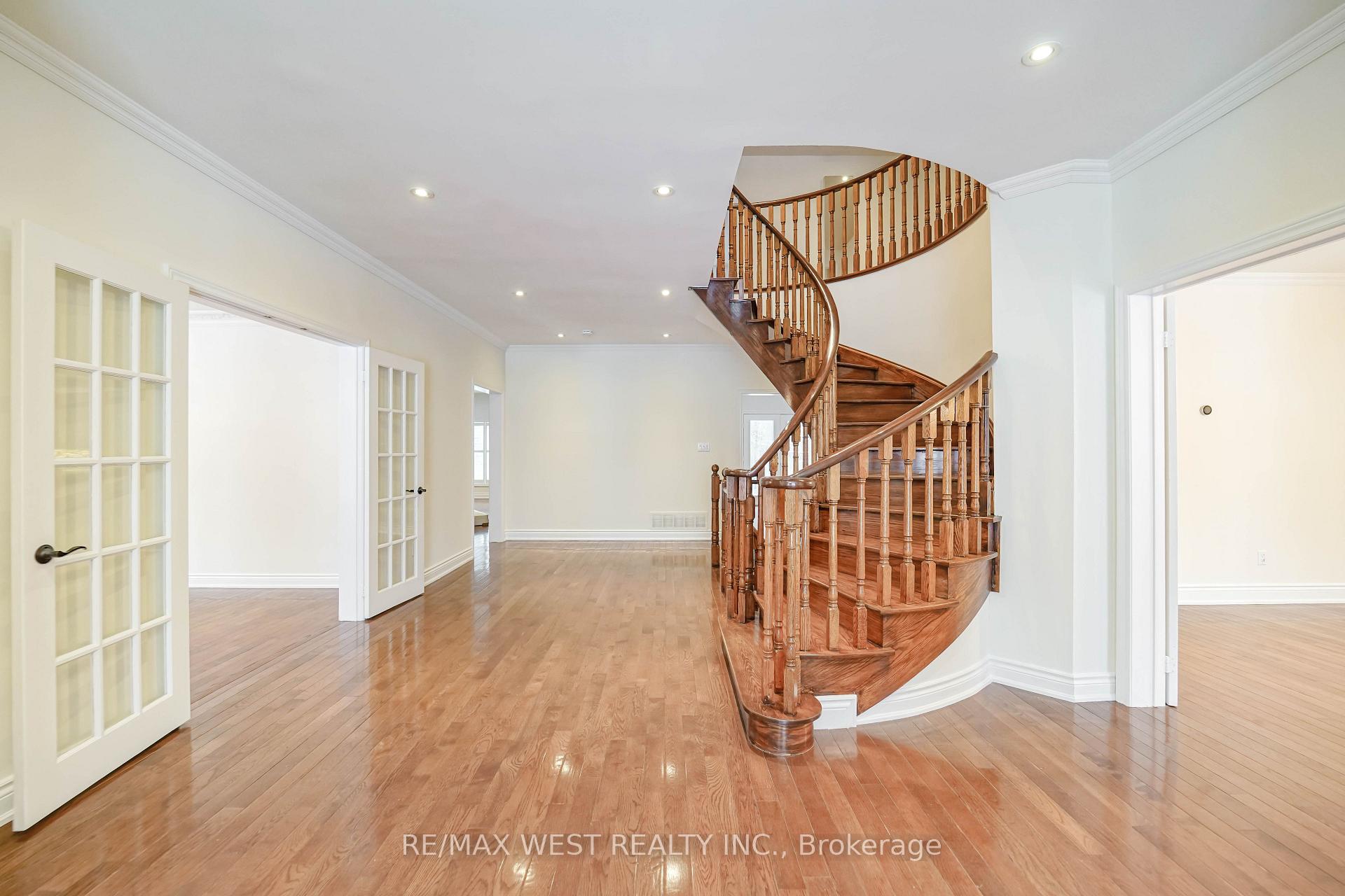Photo 4 of 81 Woodview Drive, Pickering, Rougemount — HOMEH
