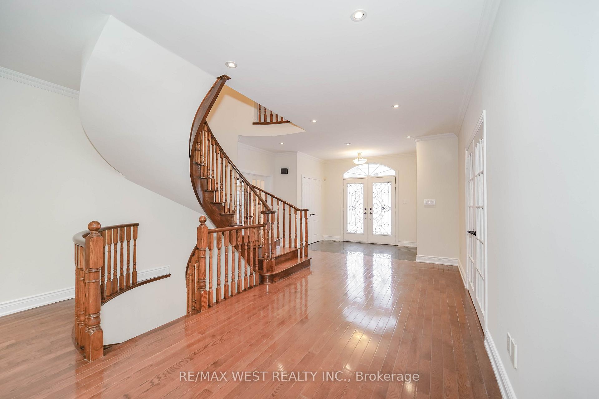 Photo 5 of 81 Woodview Drive, Pickering, Rougemount — HOMEH