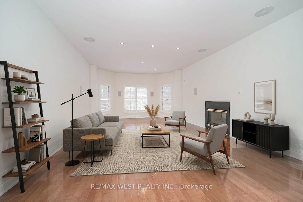 Photo 10 of 81 Woodview Drive, Pickering, Rougemount — HOMEH