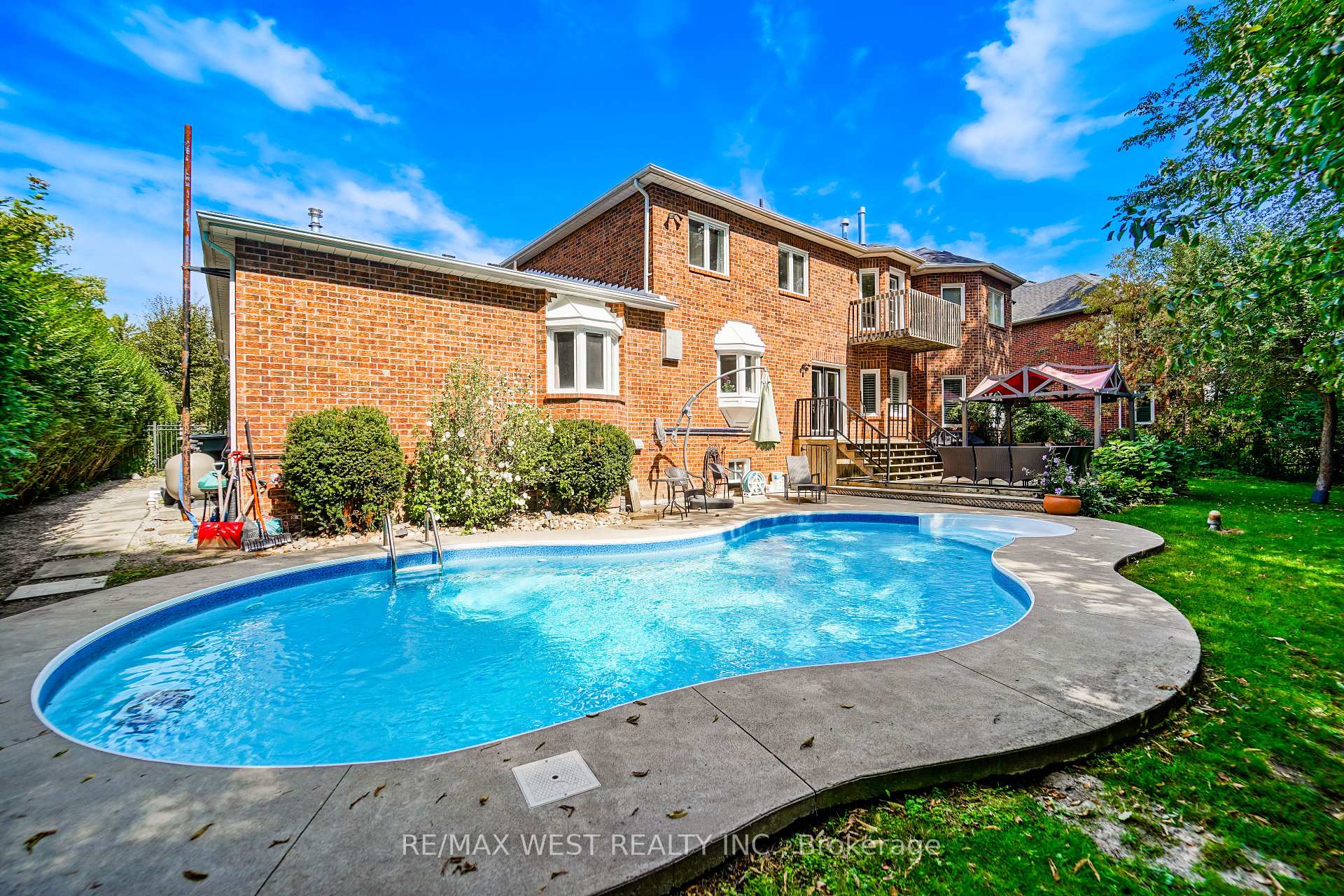 Photo 18 of 81 Woodview Drive, Pickering, Rougemount — HOMEH