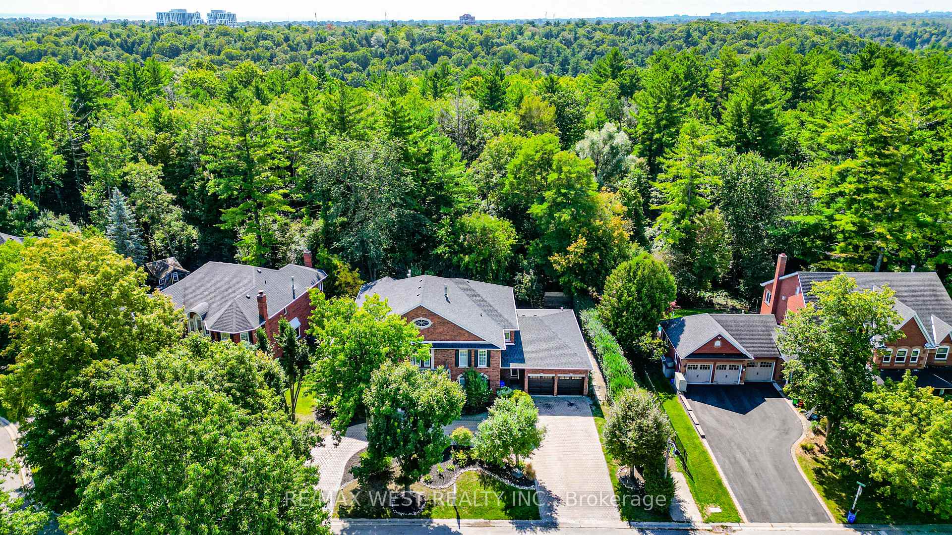 Photo 20 of 81 Woodview Drive, Pickering, Rougemount — HOMEH
