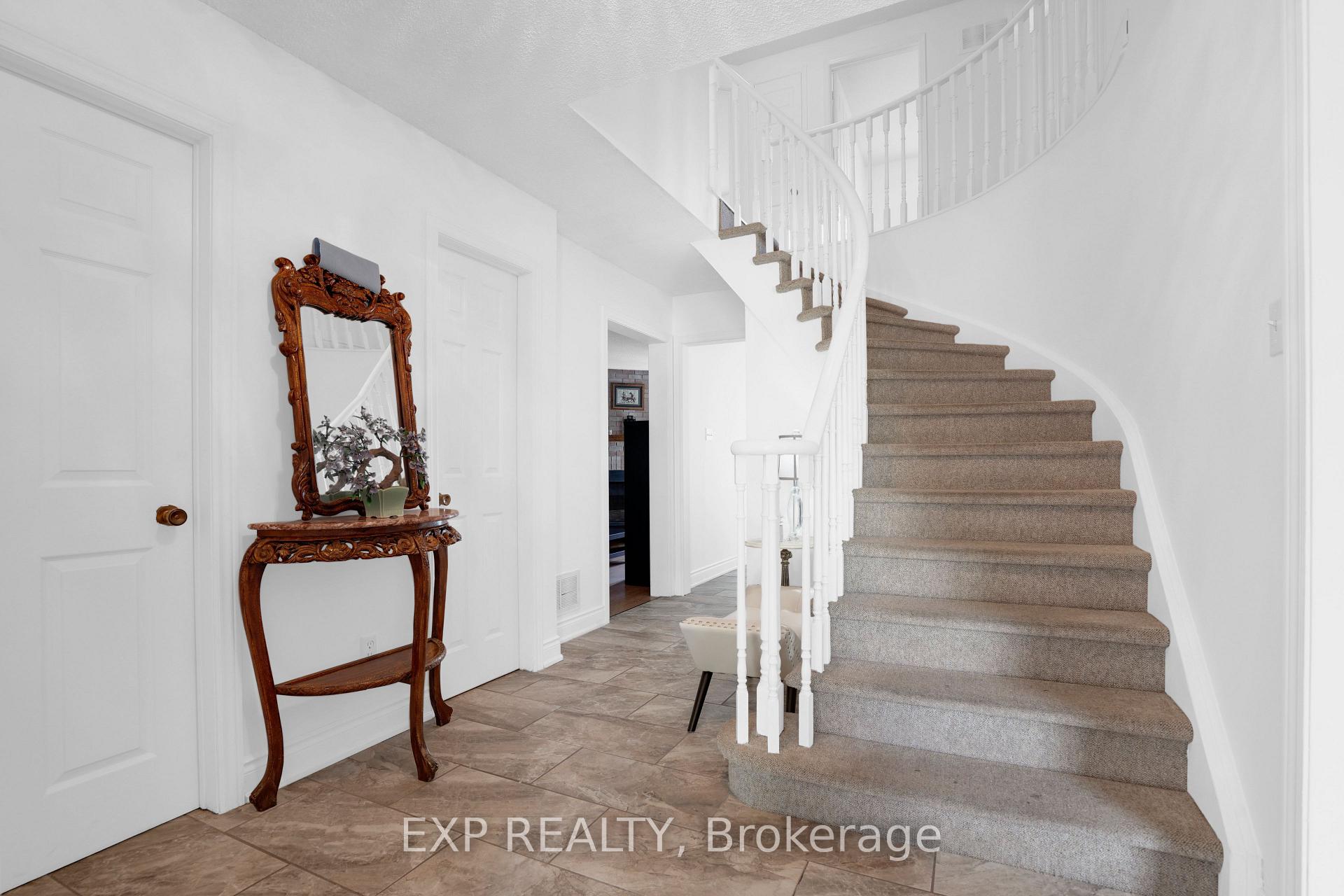 Photo 3 of 271 Murray Street, Brampton, Brampton West — HOMEH