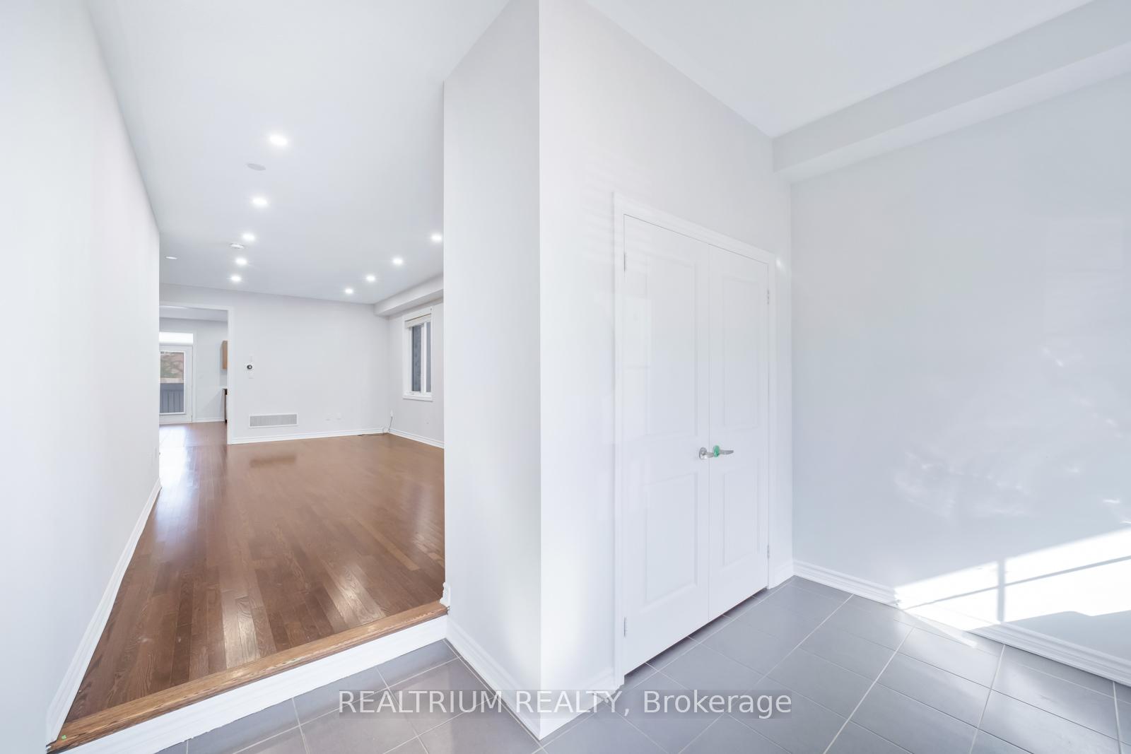 Photo 7 of 22 Clockwork Drive, Brampton, Northwest Brampton — HOMEH