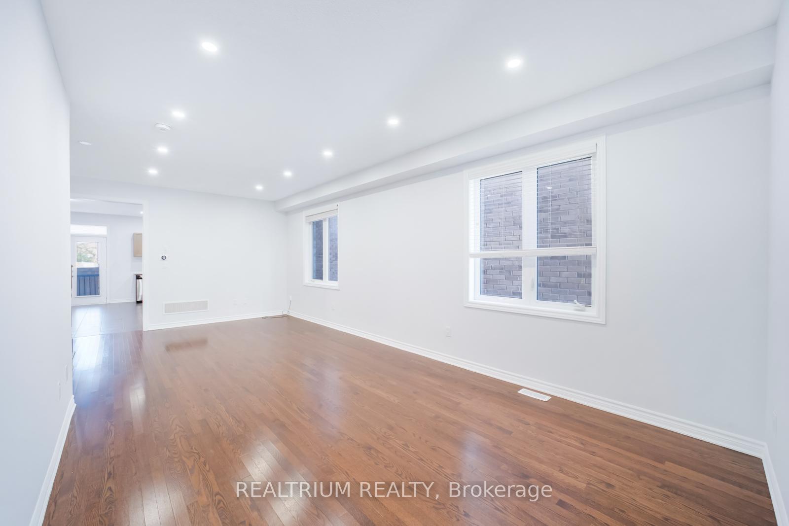 Photo 8 of 22 Clockwork Drive, Brampton, Northwest Brampton — HOMEH